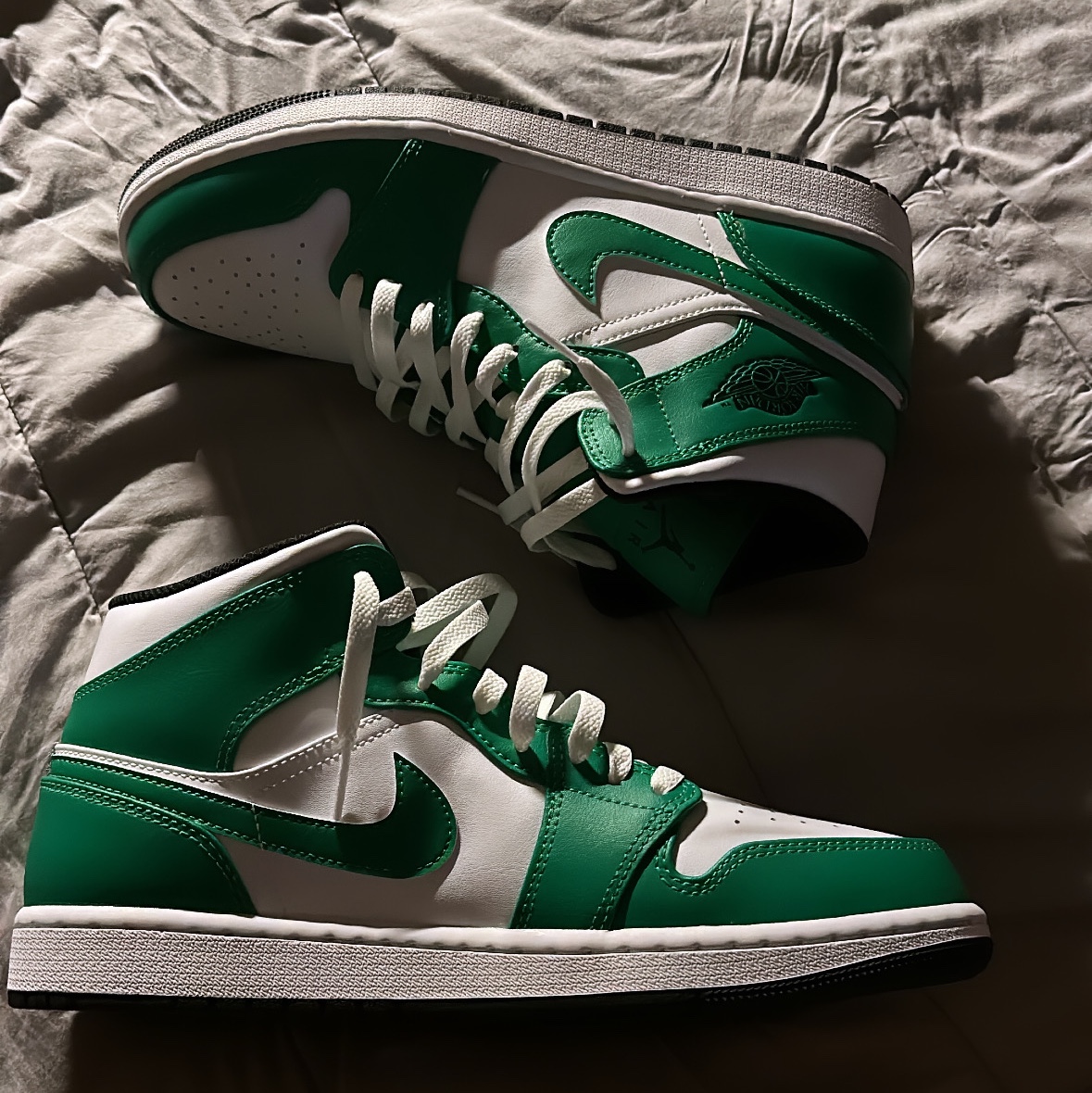 Jordan 1 Mid Lucky Green 착용 스타일 - 1