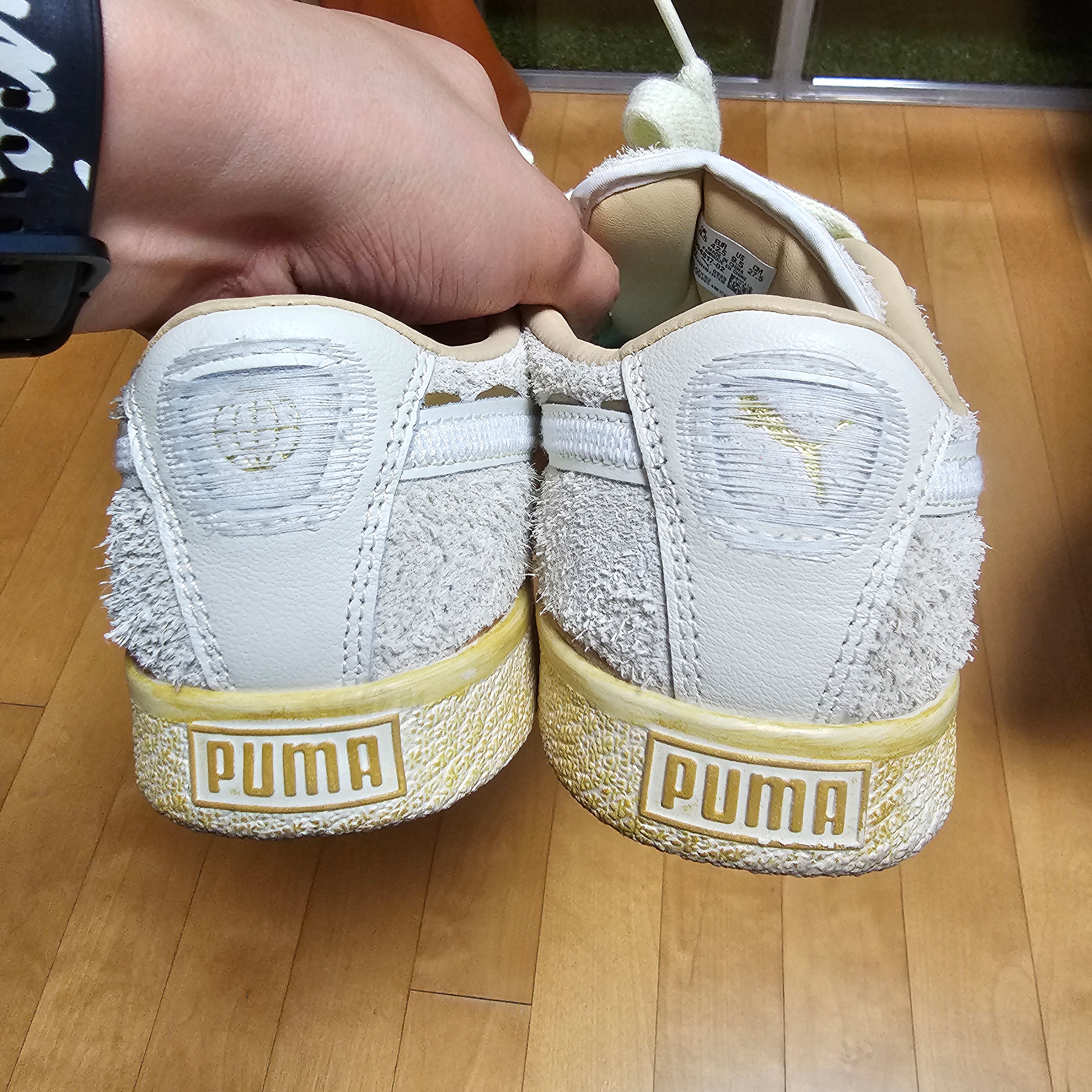 Puma x LMC Suede VTG Frosted Ivory, Vans Old Skool 36 DX Anaheim Factory Pig Suede Brown White 착용 스타일 - 3