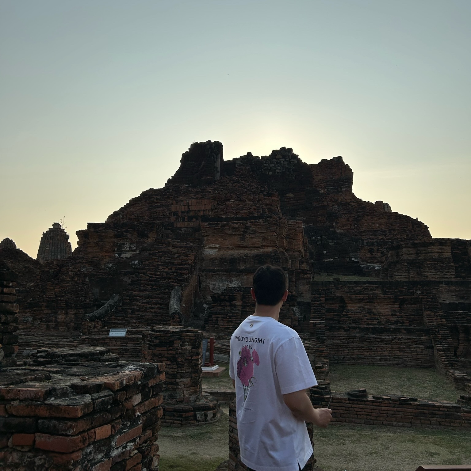 Wooyoungmi Flower Print Back Logo T-Shirt White - 21SS 착용 스타일