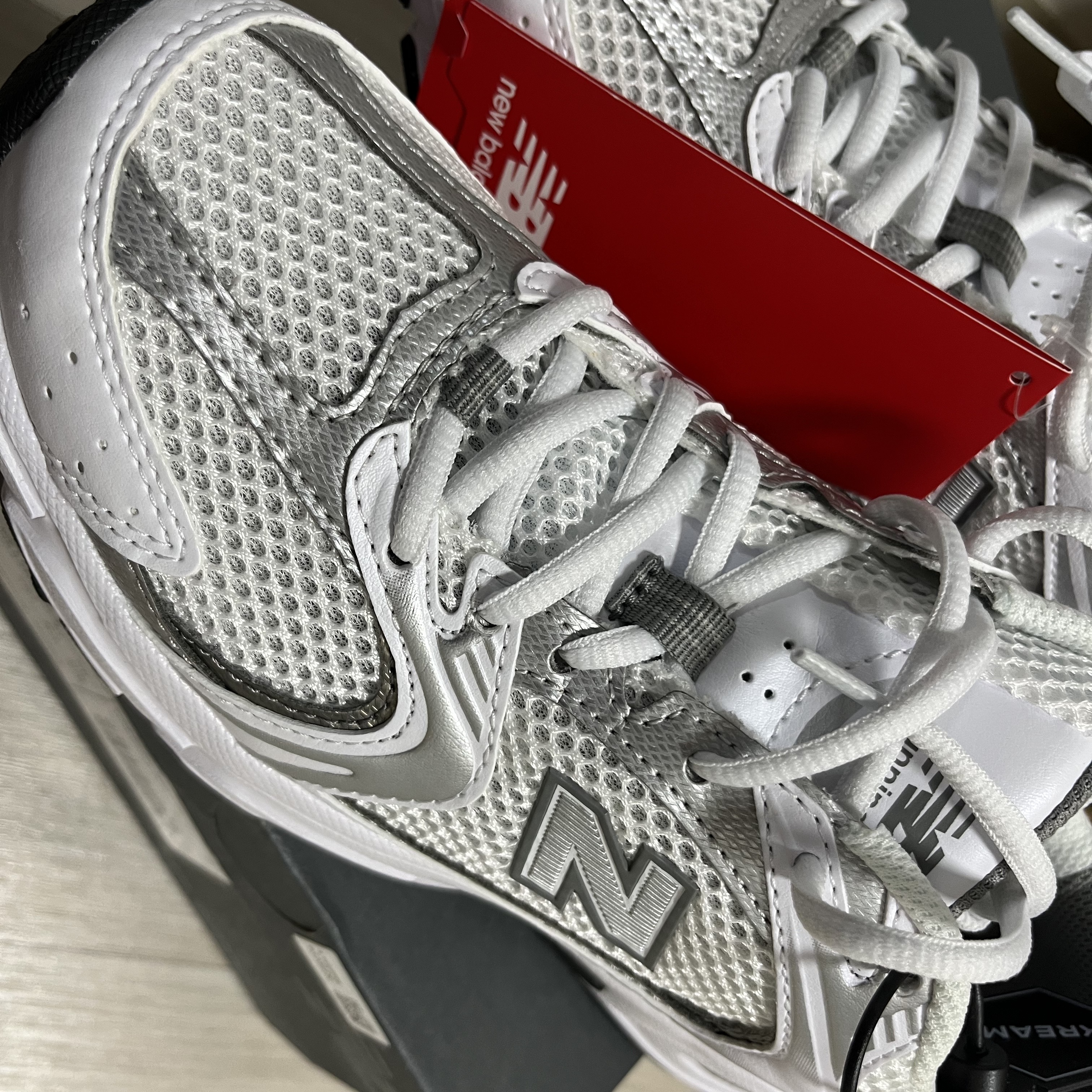 New Balance 530 White Silver 착용 스타일