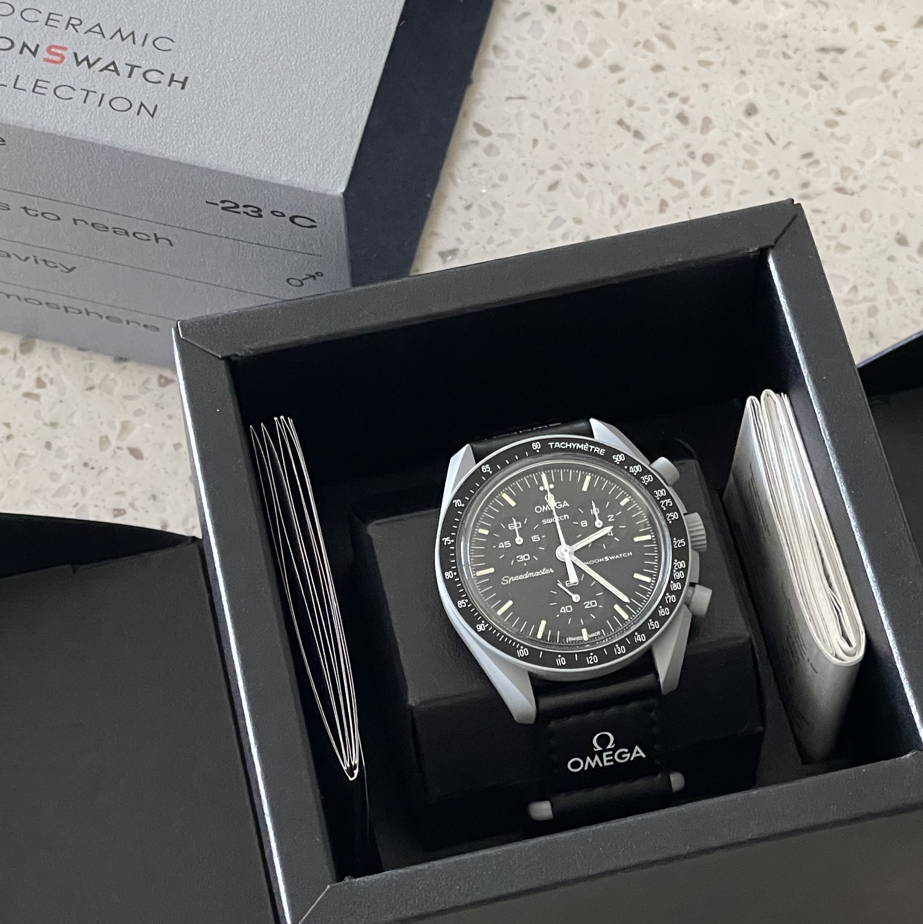 Swatch x Omega Bioceramic MoonSwatch Mission To The Moon 착용 스타일