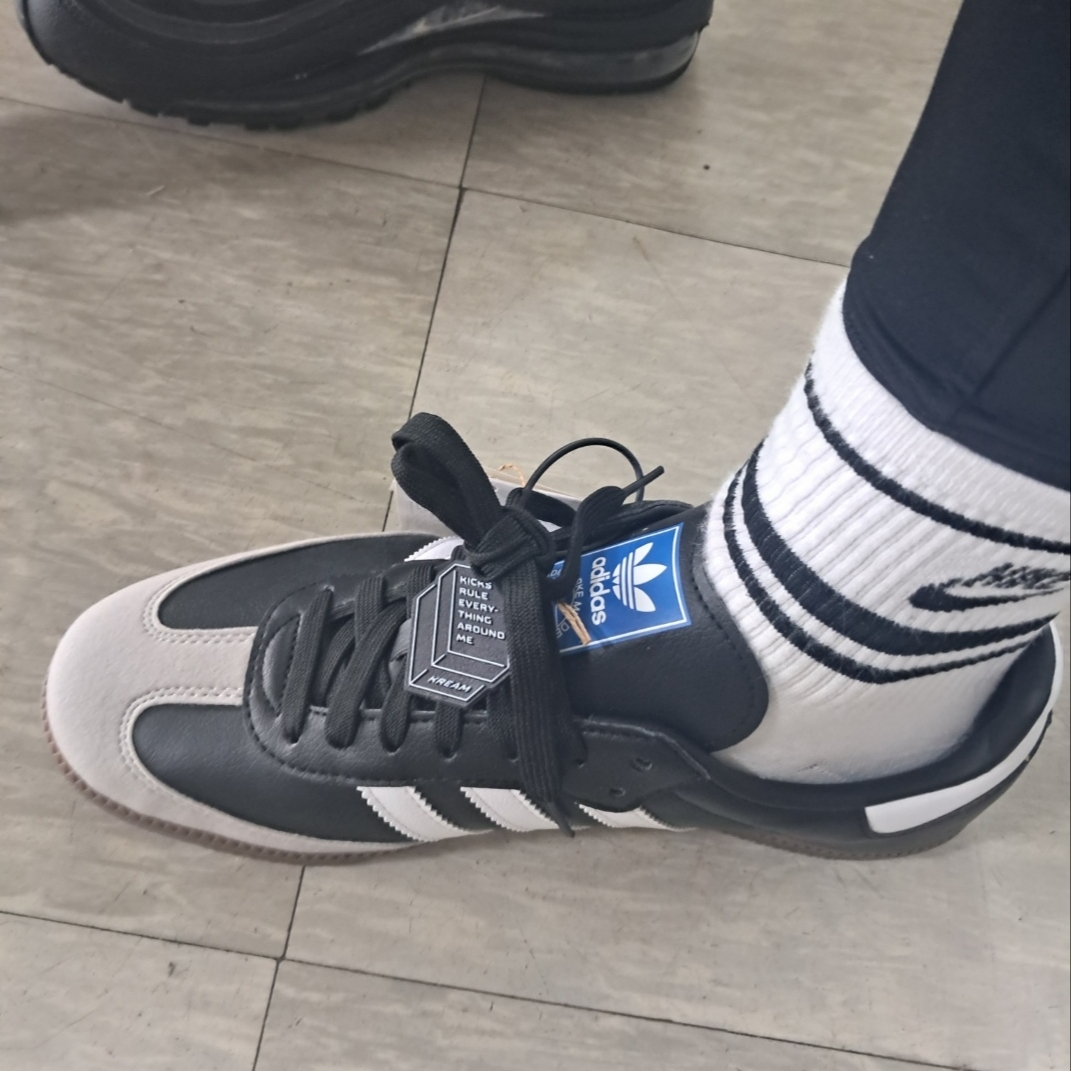 Adidas Samba Vegan Black White 착용 스타일