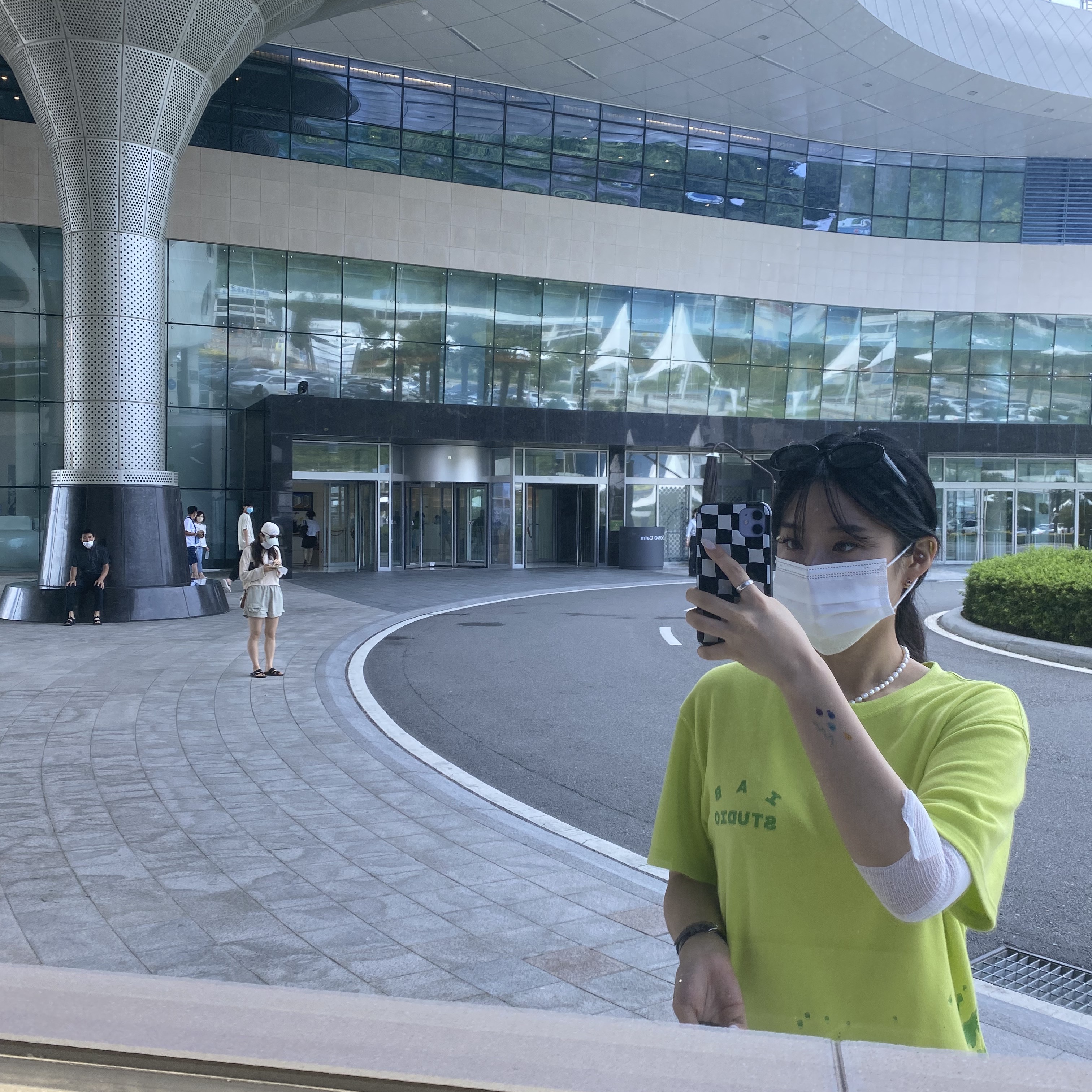 IAB Studio Splashed T-Shirt Lime 착용 스타일 - 2