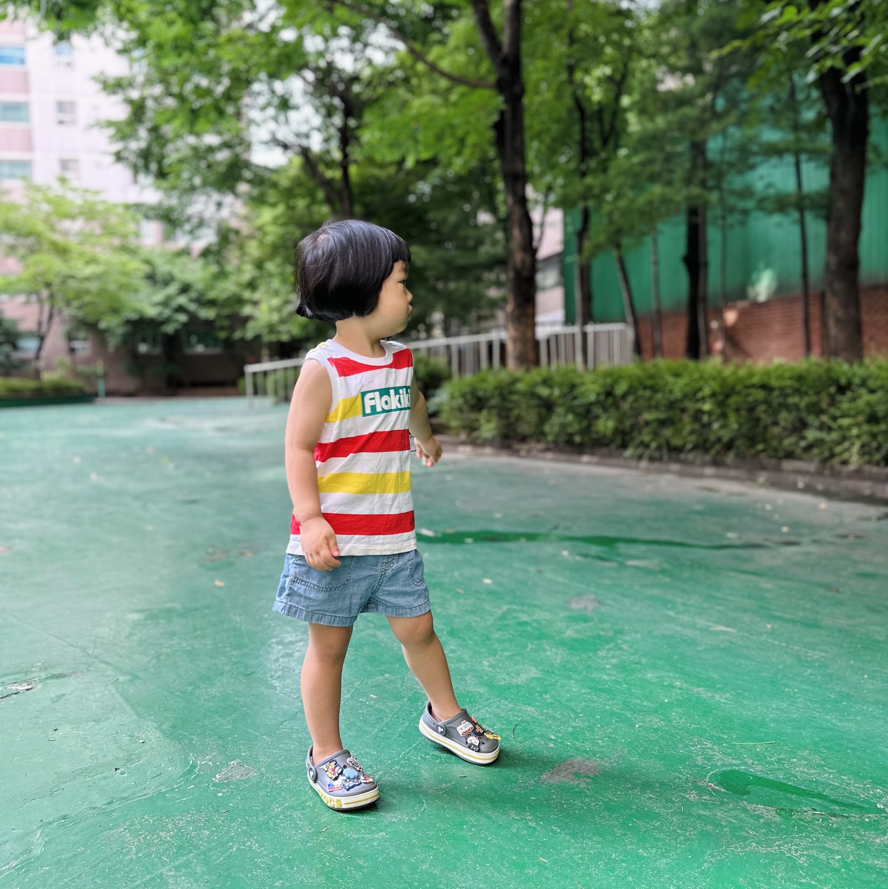 (Kids) Crocs Bayaband Clog Slate Grey Lime Punch, Crocs Bayaband Clog Slate Grey Lime Punch 착용 스타일 - 3