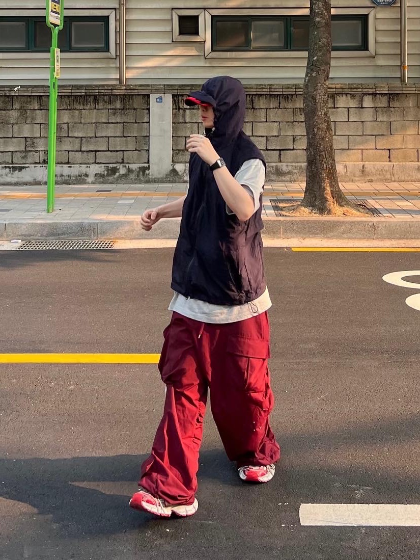 Balenciaga 3XL Sneakers White Red, Nos Couleurs Pupa Shirring Cargo Pants Burgundy 착용 스타일 - 2
