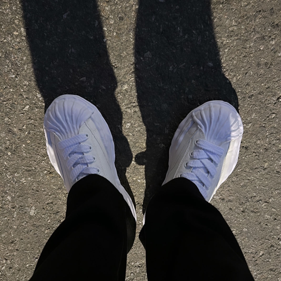 Maison Mihara Yasuhiro Blakey OG Sole Canvas Low-top Sneakers White 착용 스타일 - 3