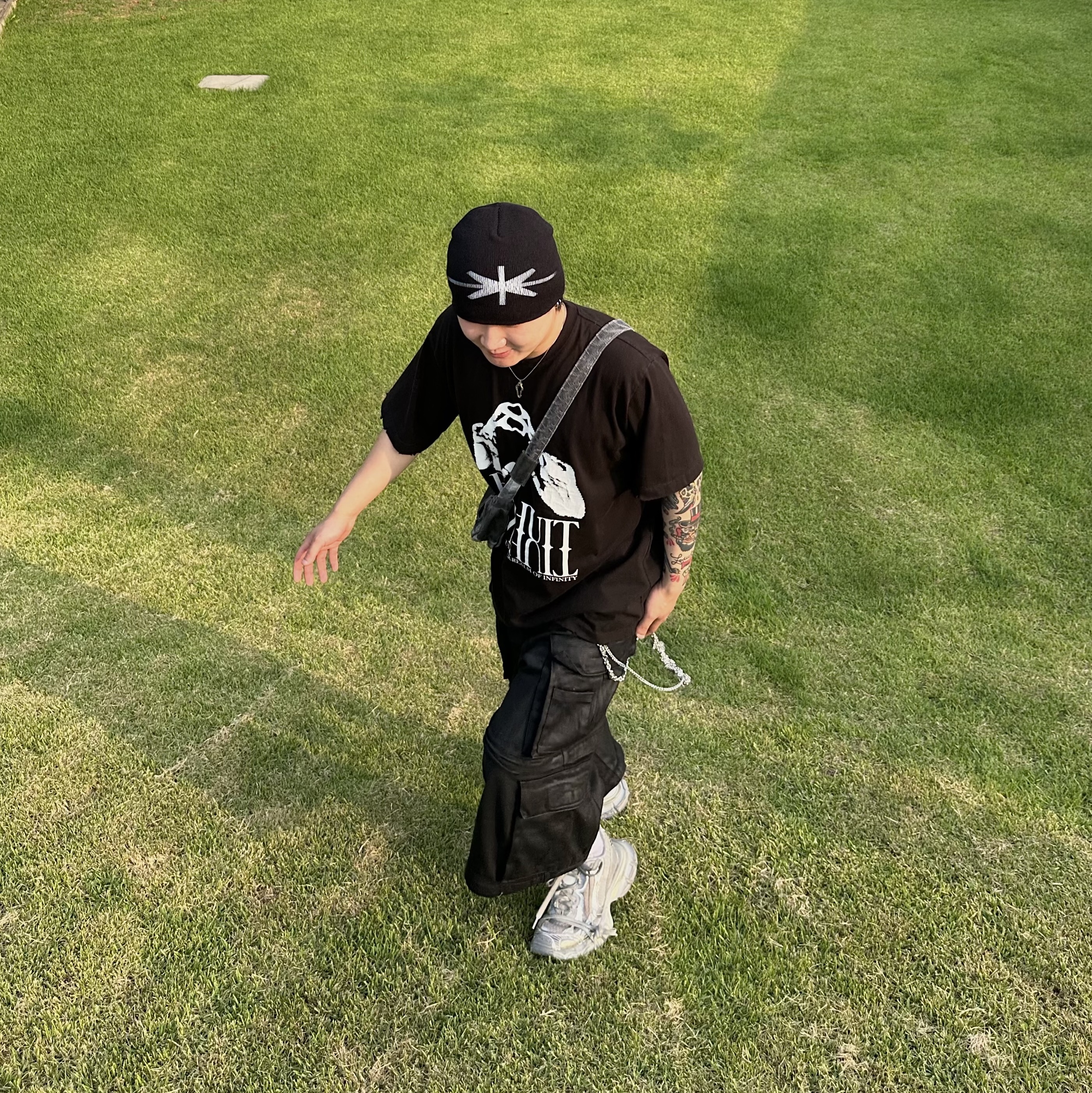 Undermycar EN HUIT Graphic T-Shirt Black - 23SS, Balenciaga 3XL Sneakers Light Beige 착용 스타일 - 1