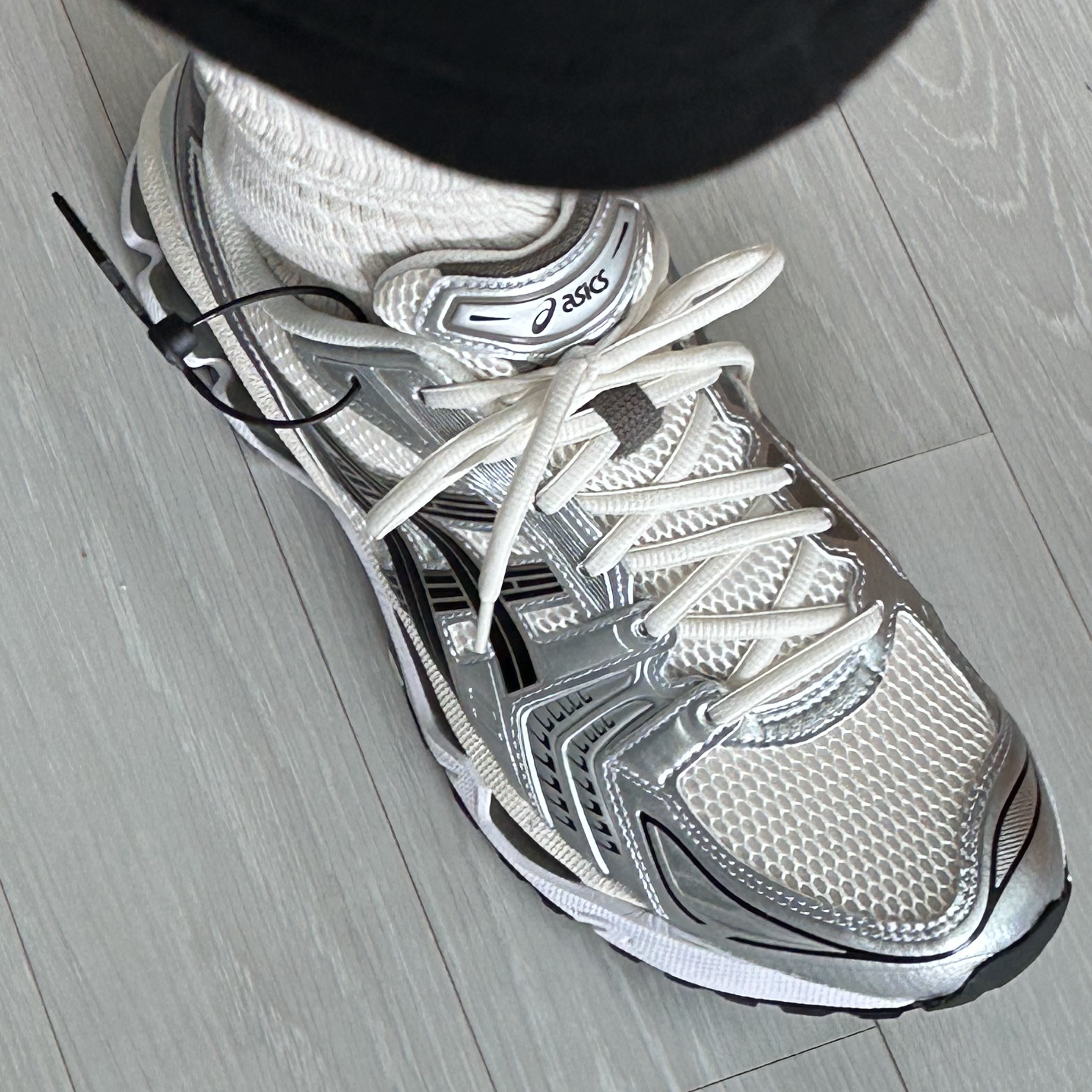 Asics Gel-Kayano 14 Cream Black 착용 스타일