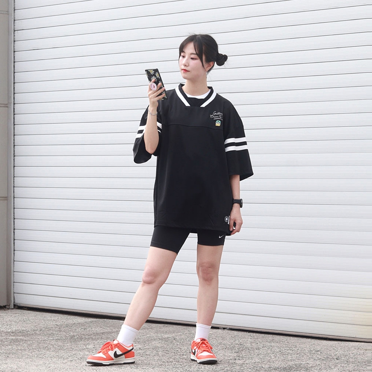 (GS) Nike Dunk Low Safety Orange, (W) Nike Essential Mid Rise Bike Shorts Black - Asia 착용 스타일 - 1