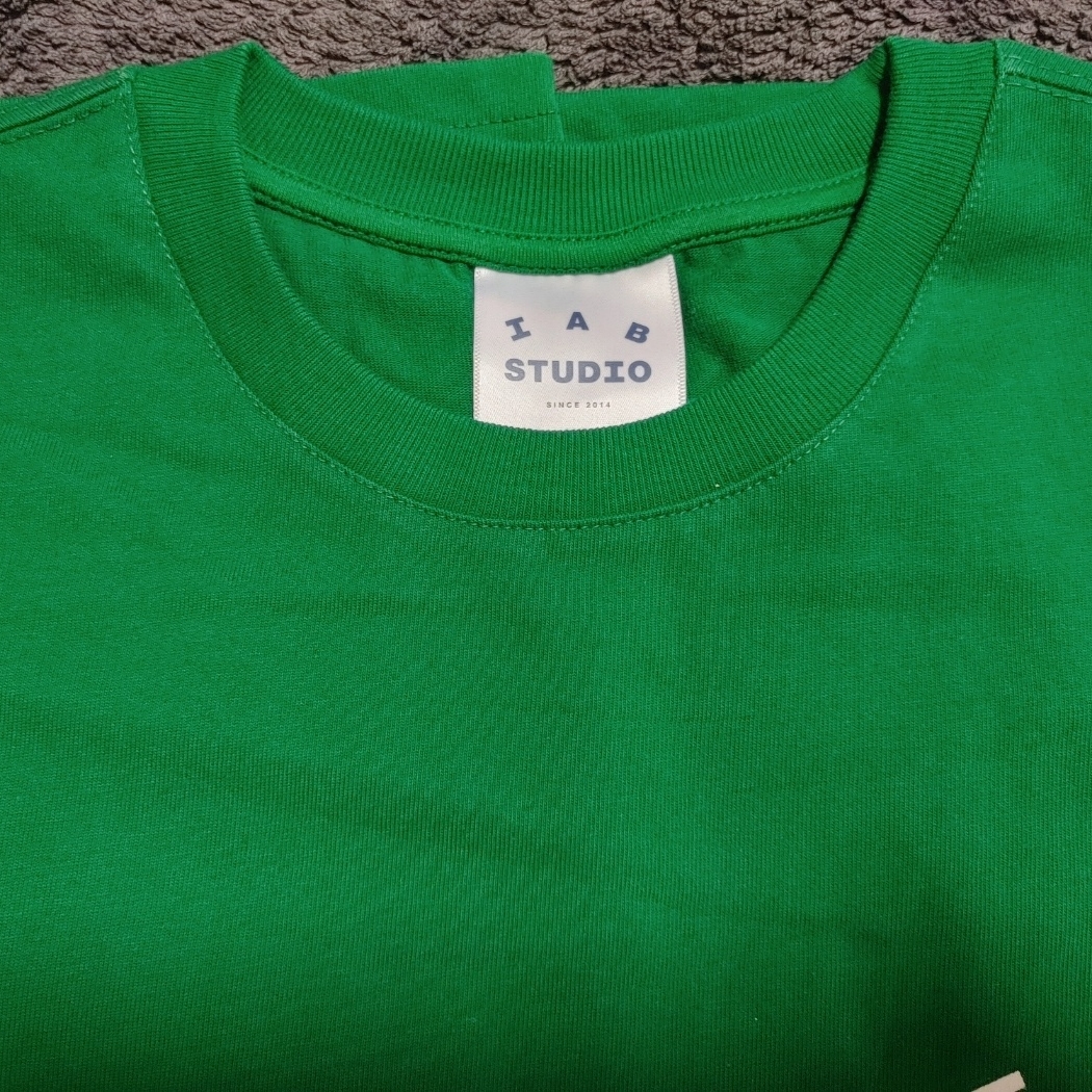 IAB Studio T-Shirt Green - 22FW 착용 스타일 - 1