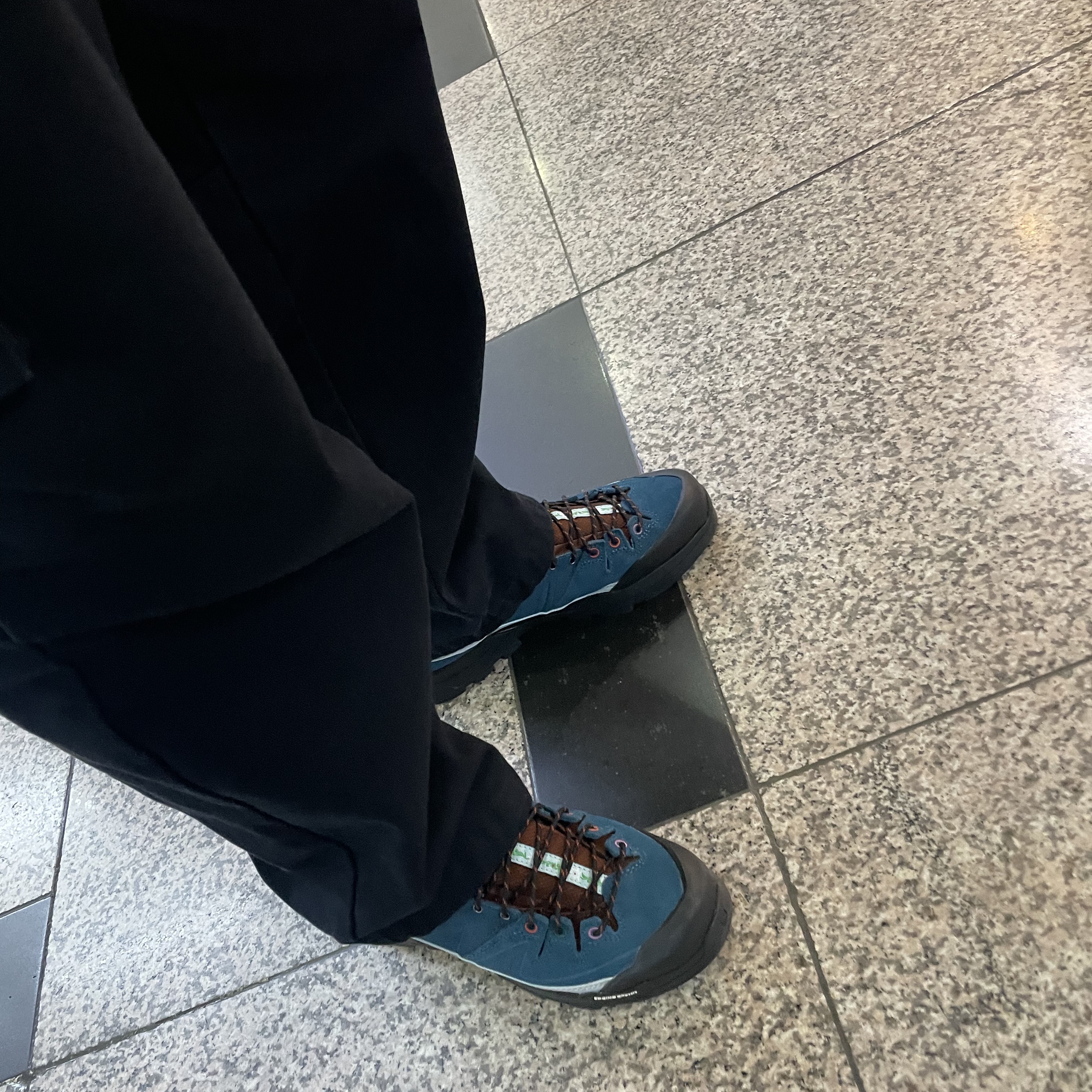 Salomon x The Broken Arm X-Desalpes GTX for TBA Blue 착용 스타일 - 2