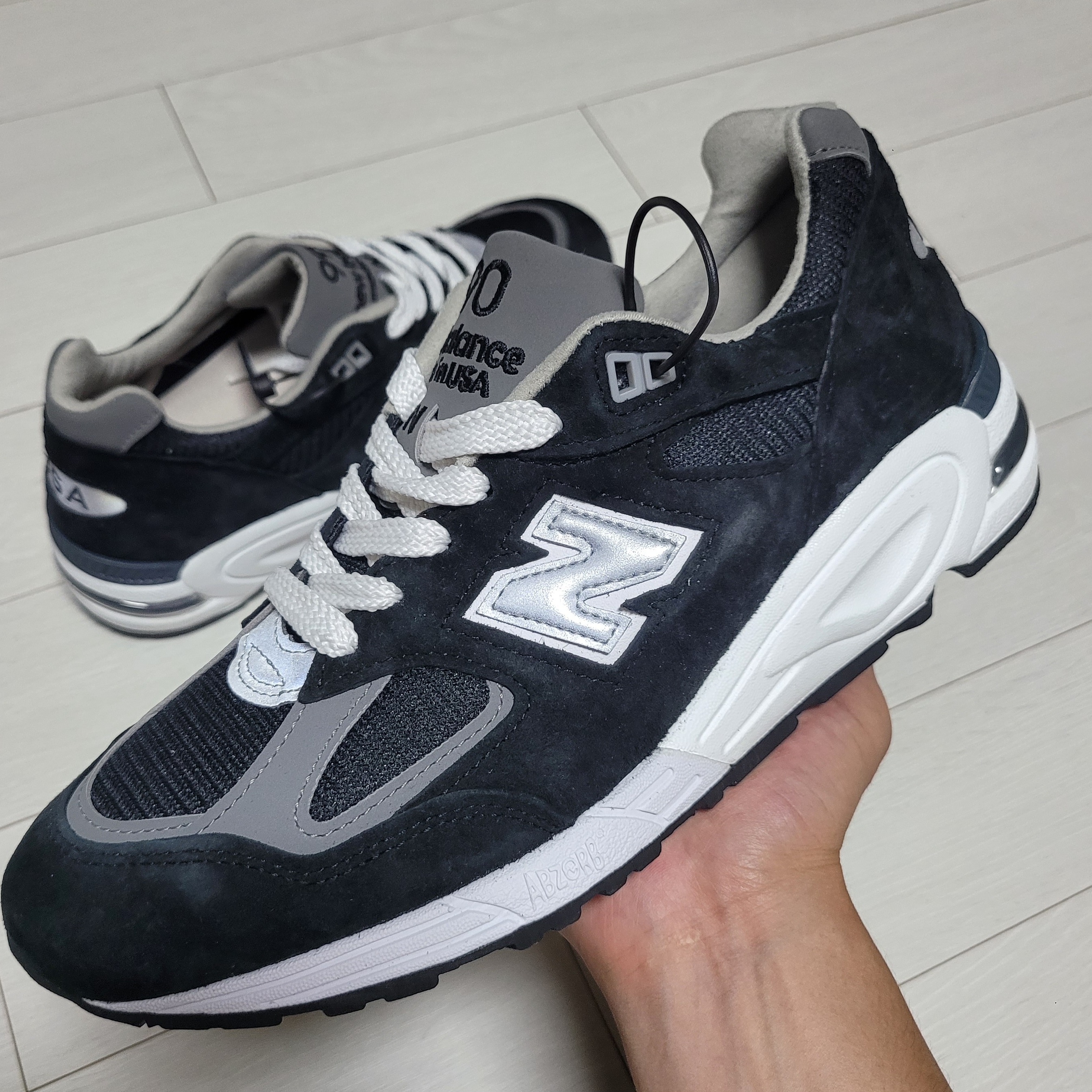 New Balance 730 Made in UK Beige, New Balance 990v2 Made in USA Black 착용 스타일 - 4