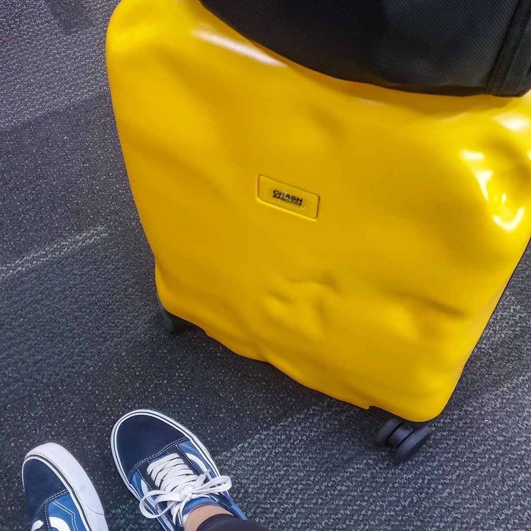 CRASH BAGGAGE Icon 21inch Yellow, CRASH BAGGAGE Icon 21inch Black 착용 스타일