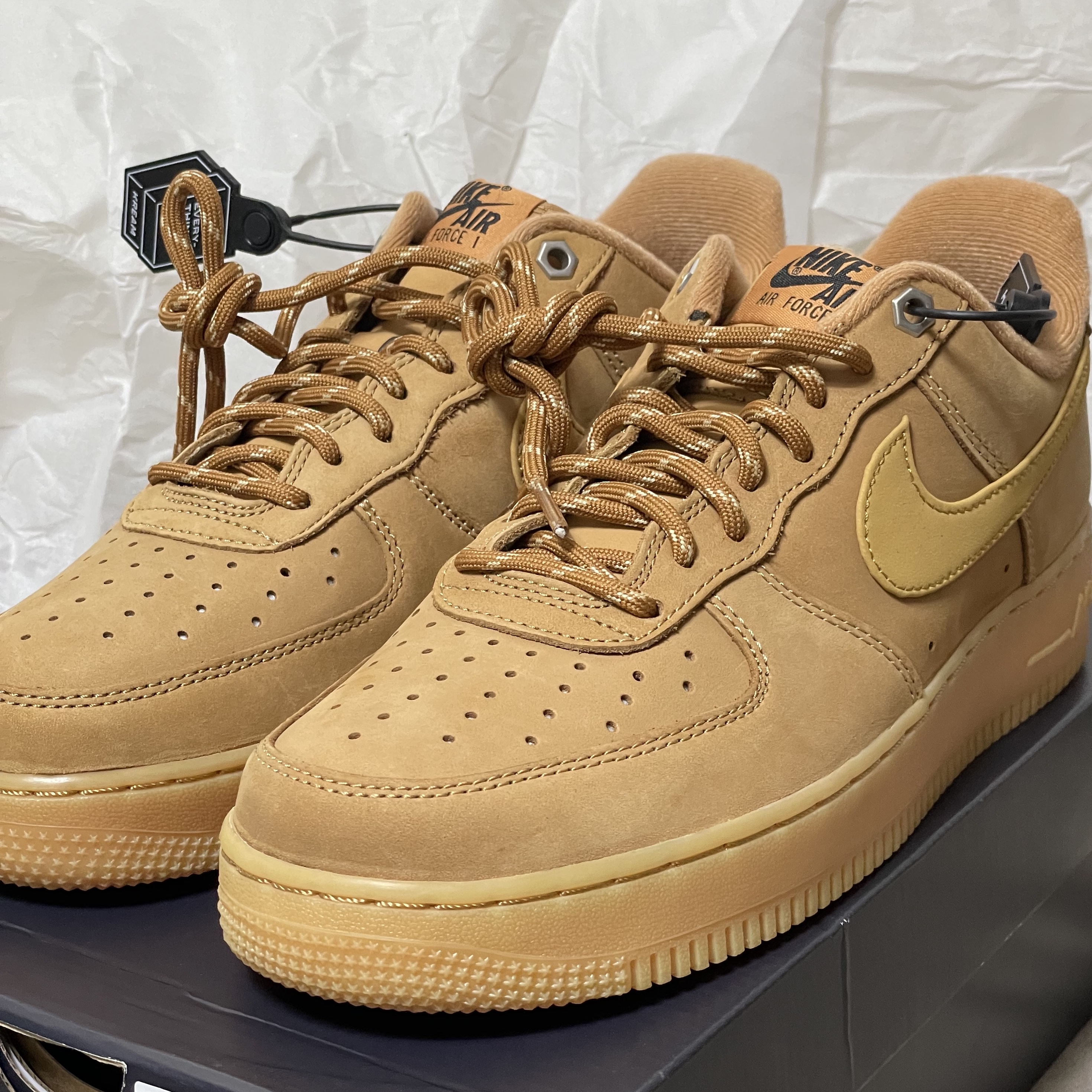 Nike Air Force 1 '07 WB Flax 착용 스타일