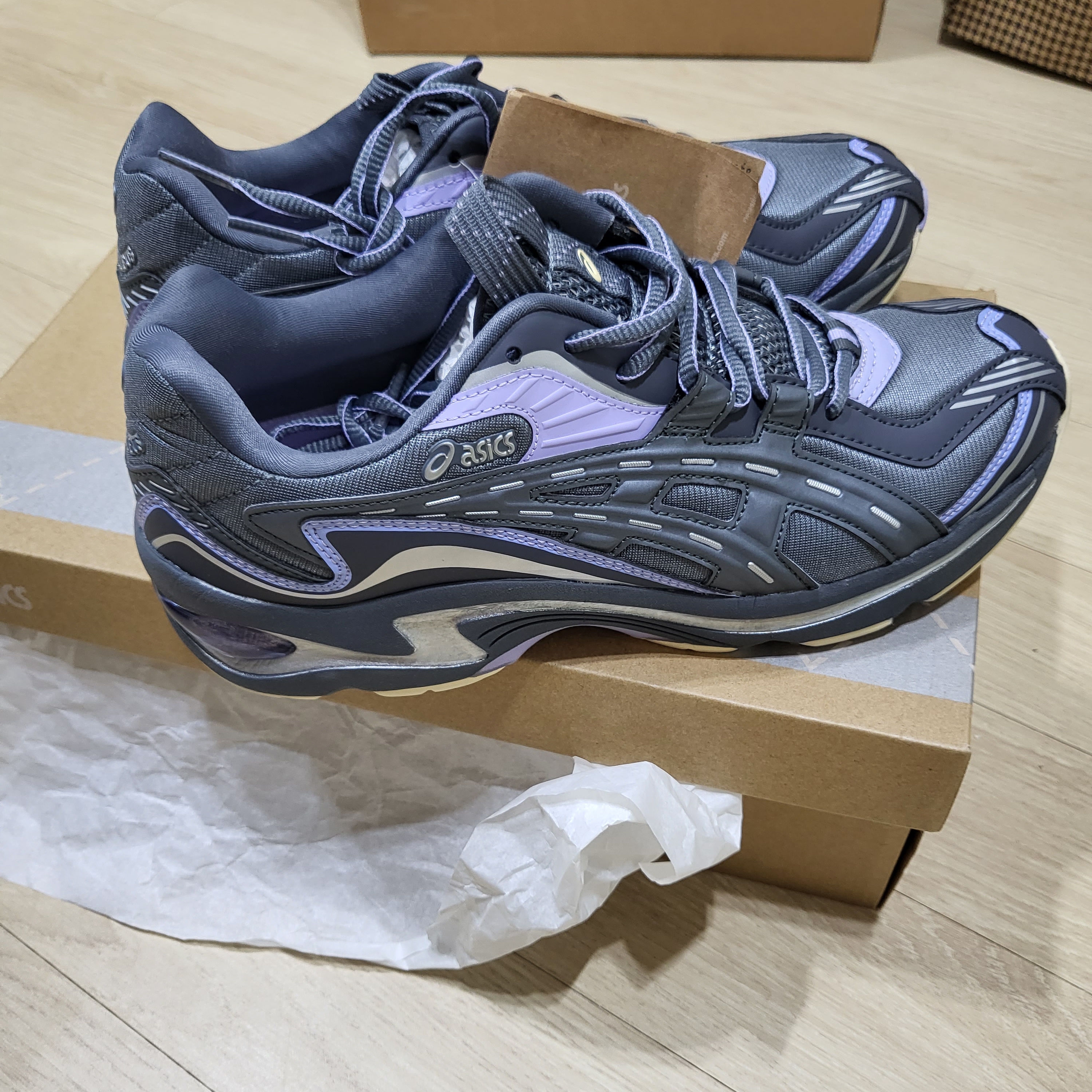 (W) Asics FB1-S Gel-Preleus Metropolis Carrier Grey 착용 스타일 - 1