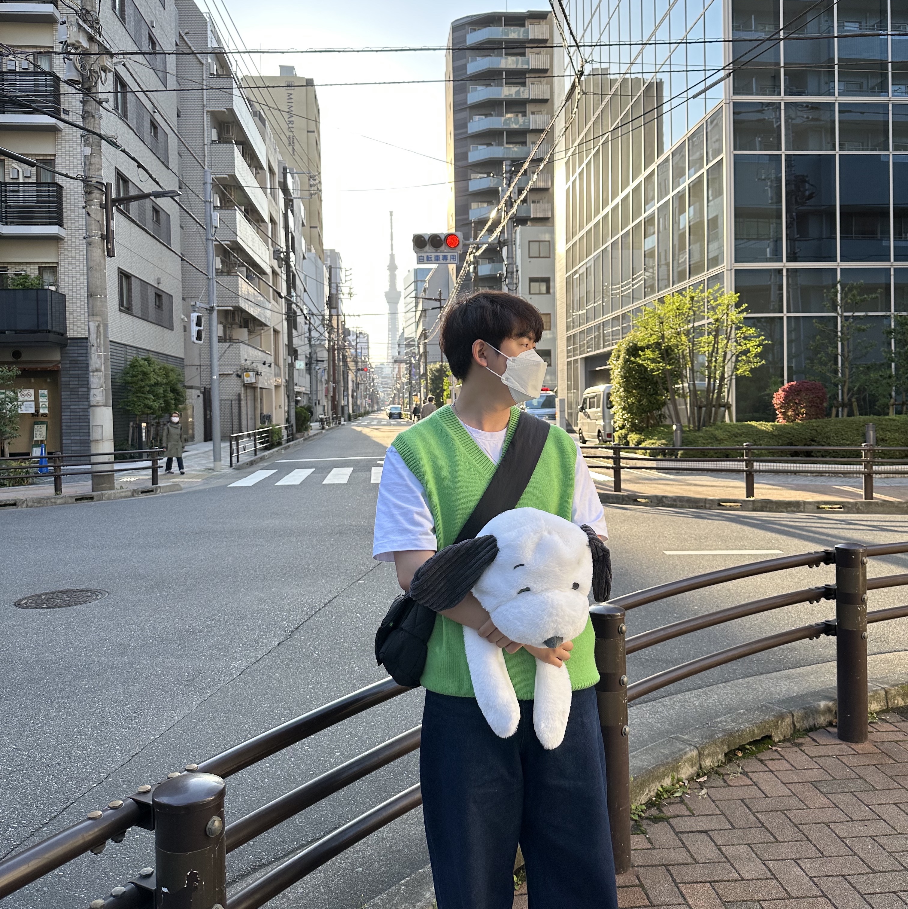 Bottega Veneta Padded Tech Cassette Black, Zara x Studio Nicholson Wool Spencer Apple Green 착용 스타일