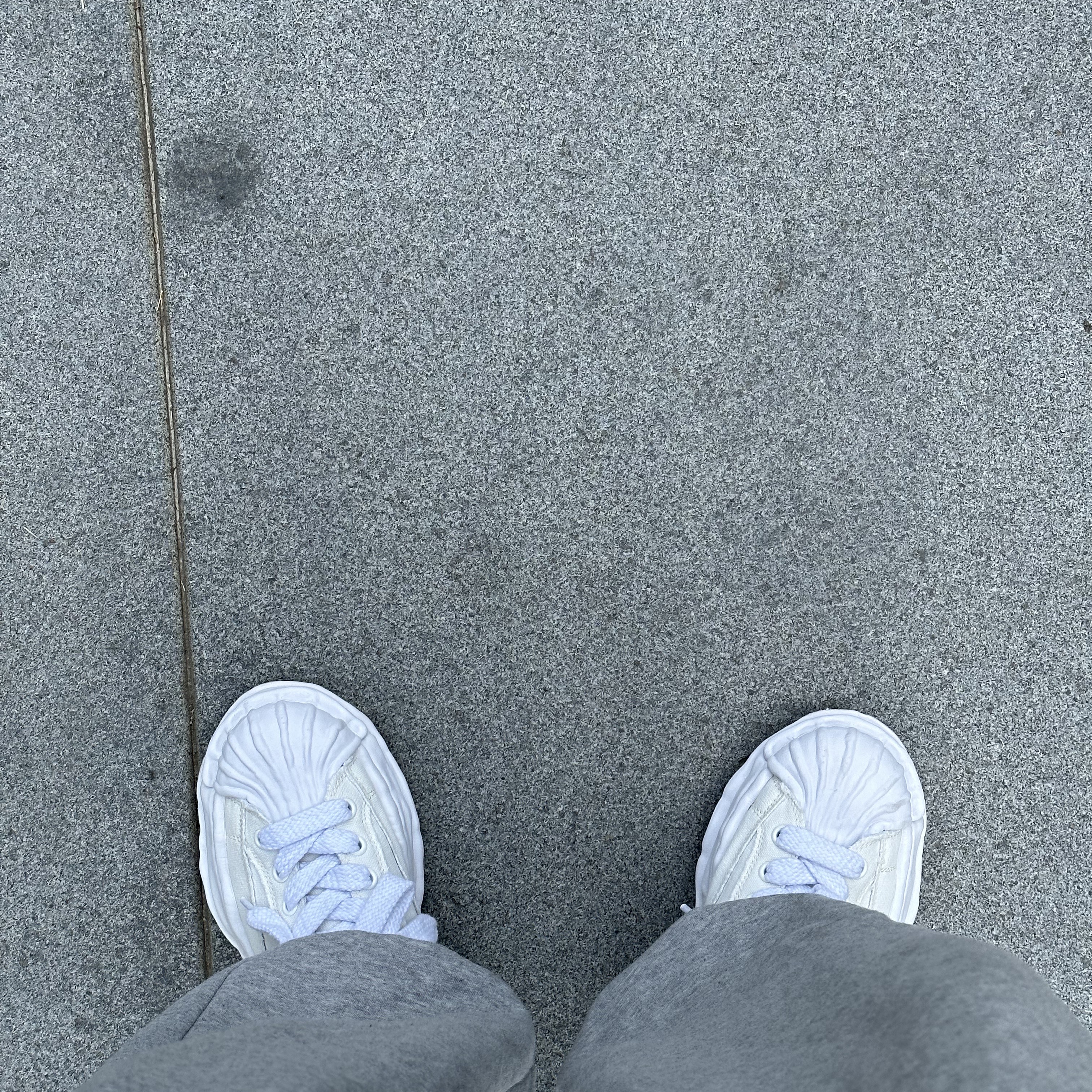 Maison Mihara Yasuhiro Blakey OG Sole Canvas Low-top Sneakers White 착용 스타일 - 5