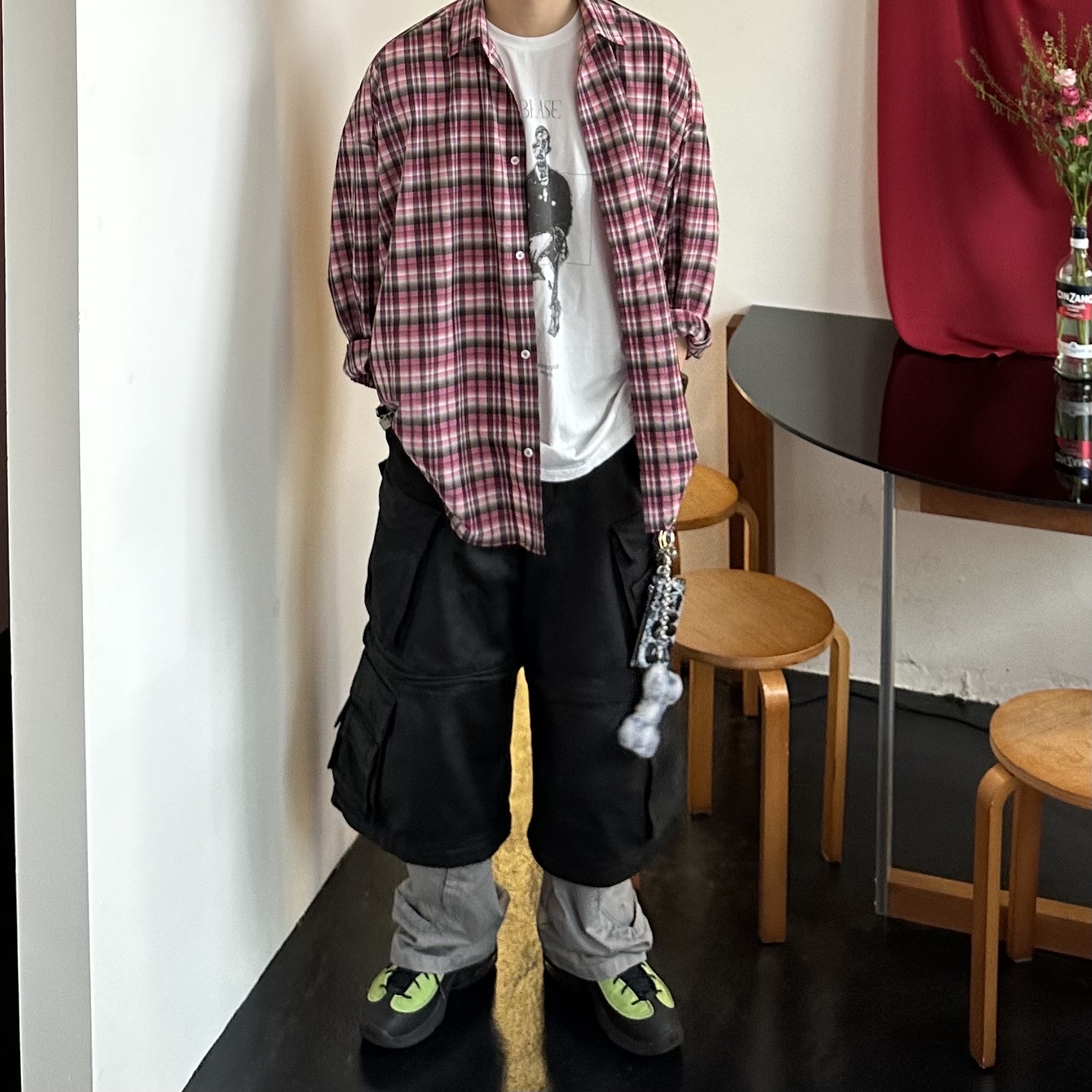 Nonnod Flexible String Check Shirts Pink, Project G/R Oversized Convertible Cargo Pants Coated Black 착용 스타일 - 3