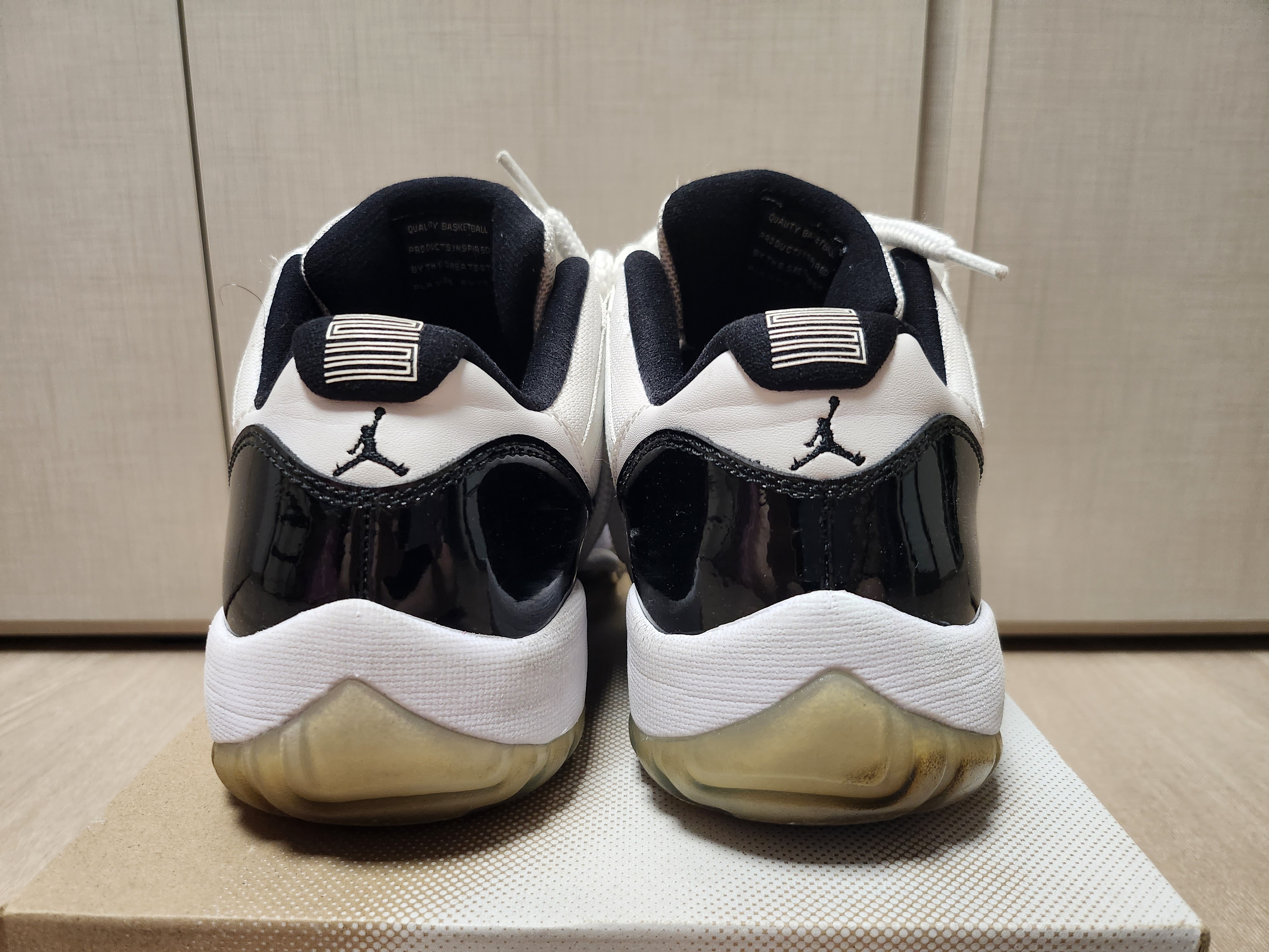 Jordan 11 Retro Low Concord 착용 스타일 - 3