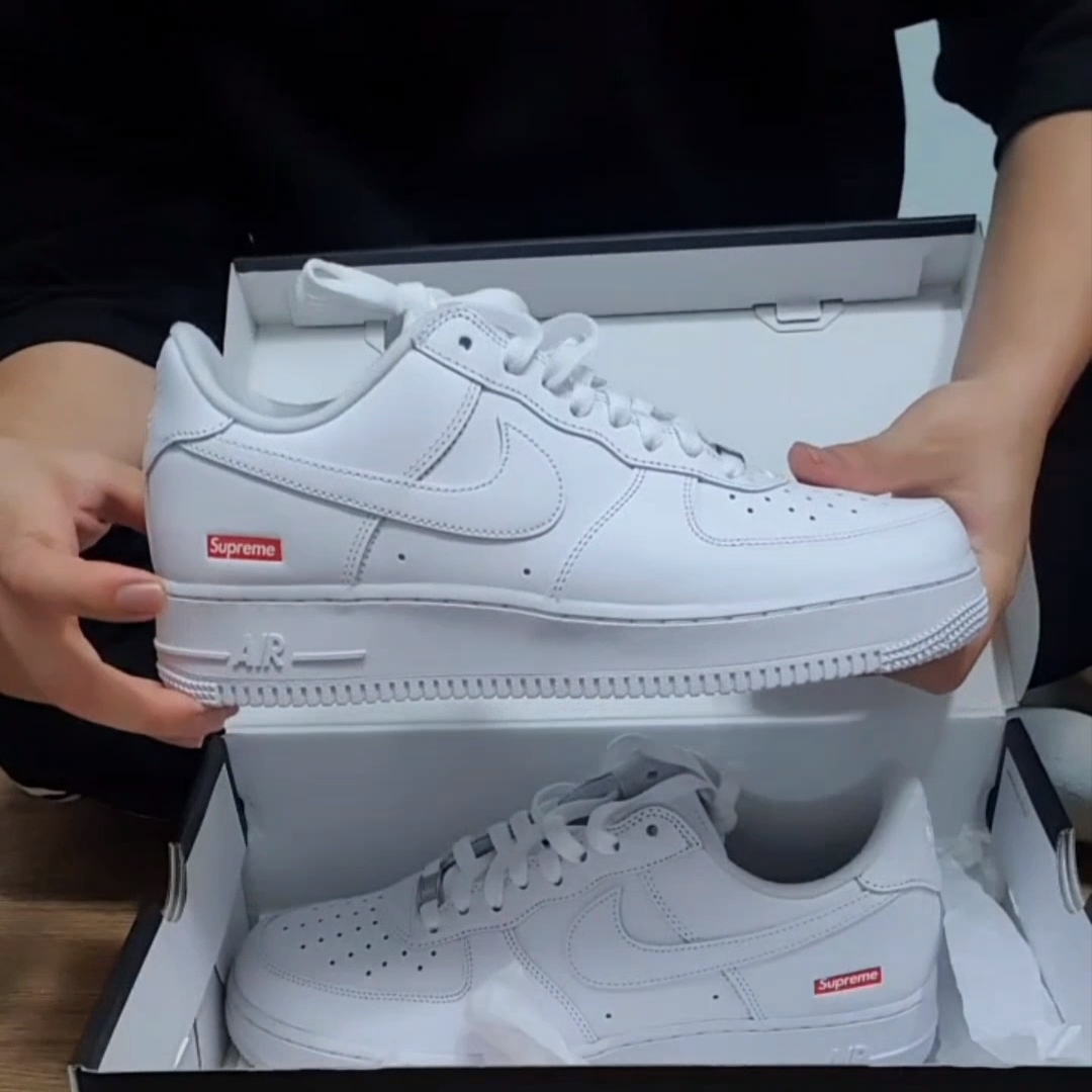 Nike x Supreme Air Force 1 Low White 착용 스타일