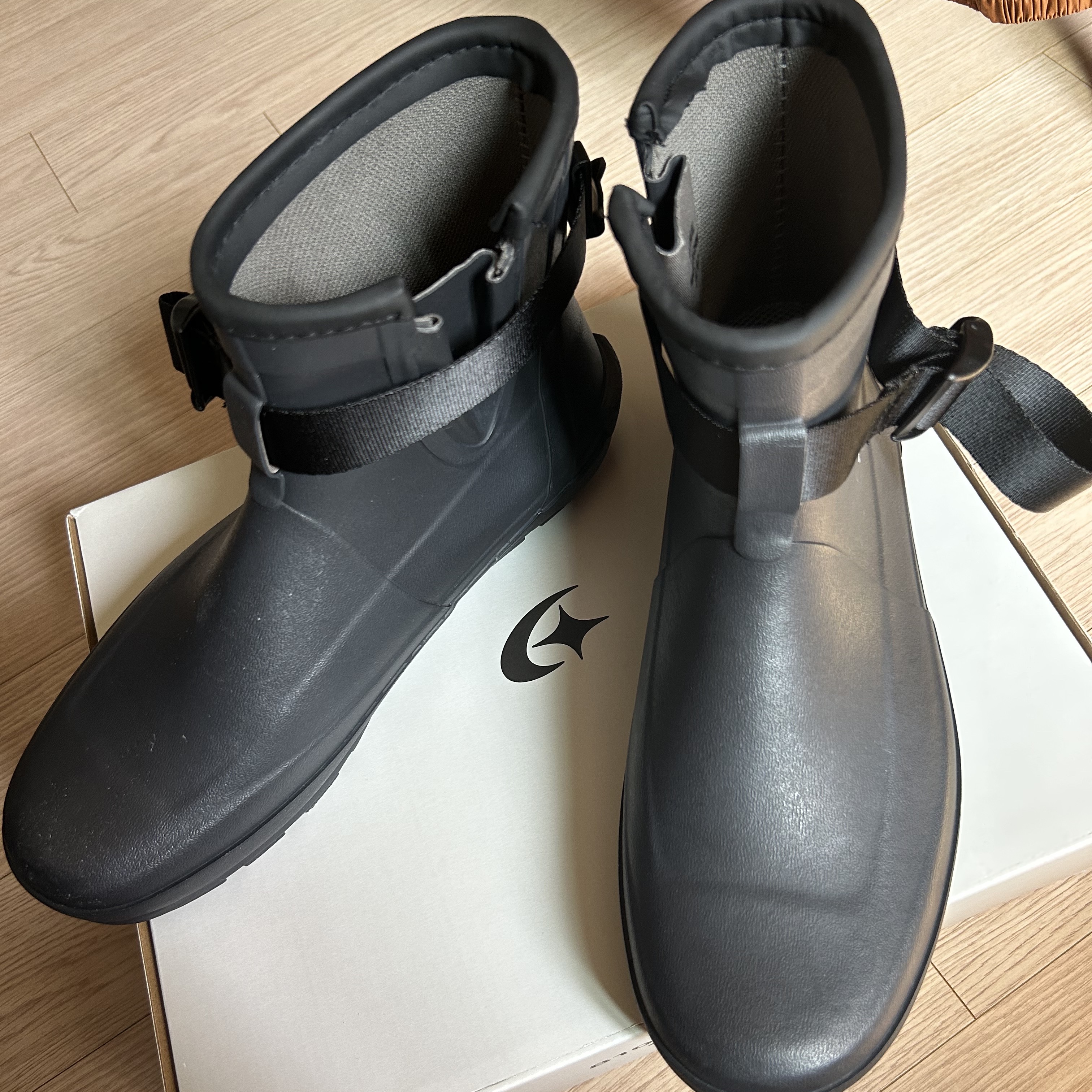 Moonstar 810s ET027 Marke Modi Charcoal 착용 스타일 - 2