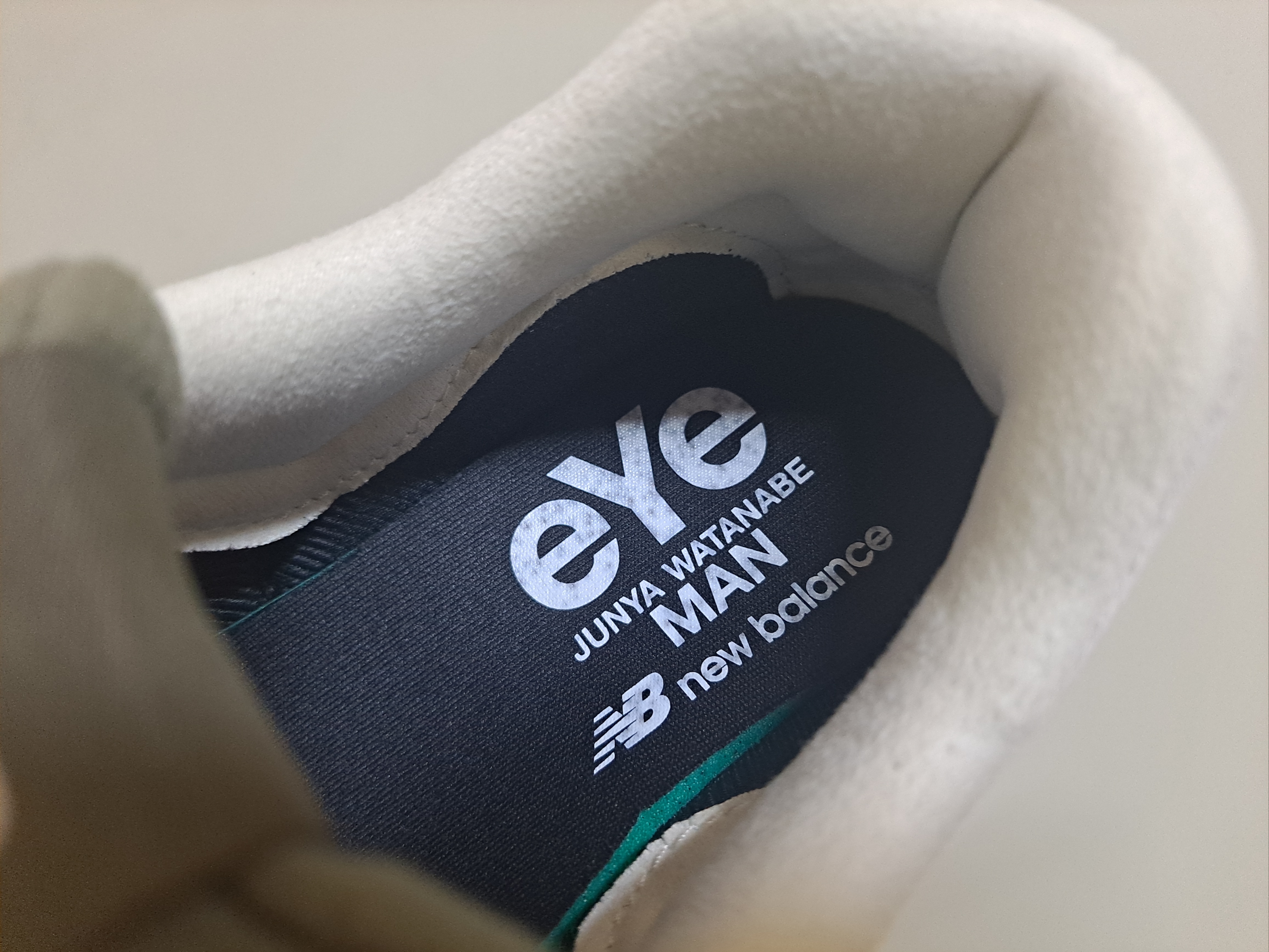 New Balance x Comme des Garcons Junya Watanabe Man 574 Suede Khaki Off White 착용 스타일 - 5