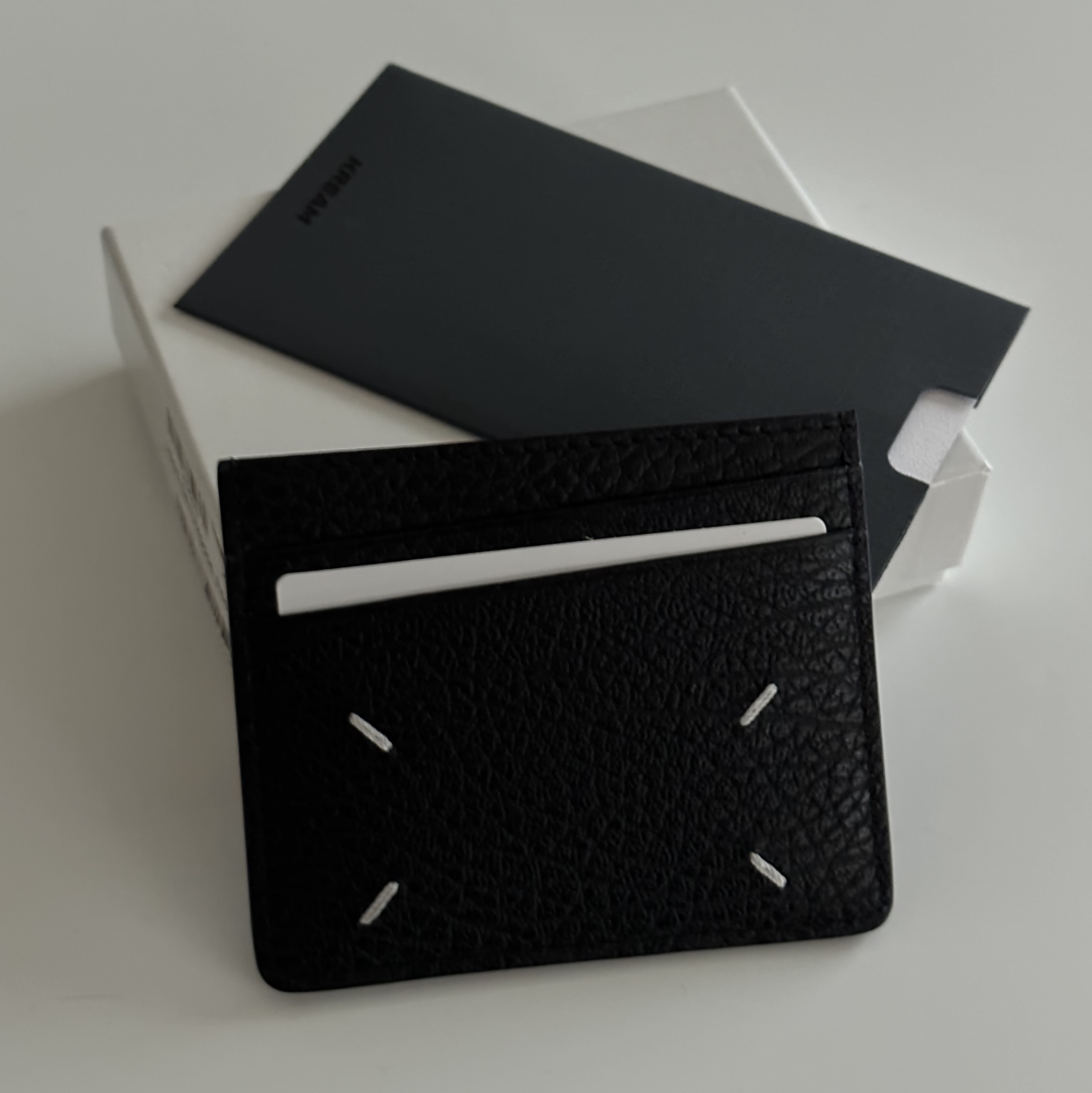 Maison Margiela Stitch Card Holder Black 착용 스타일