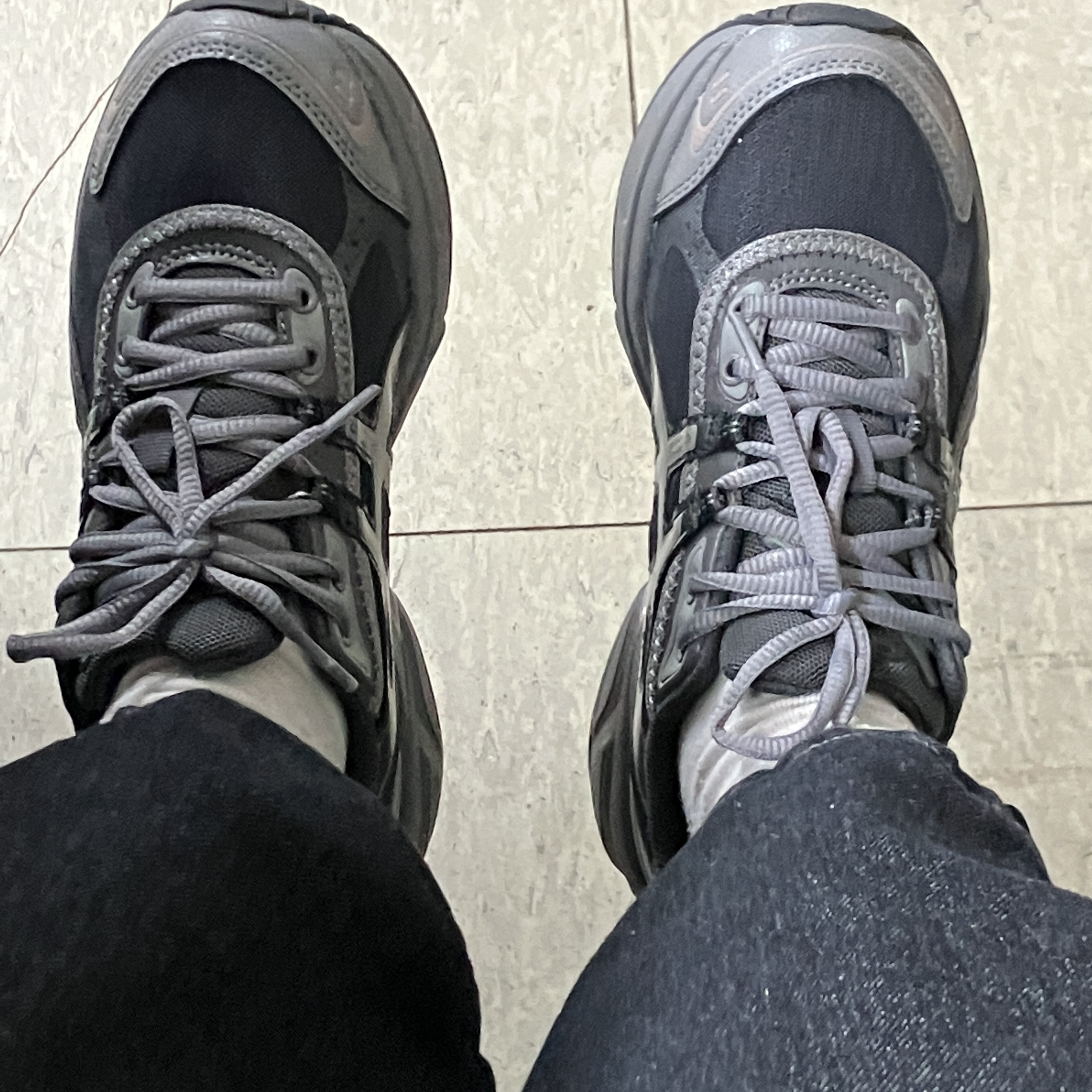 Asics Gel-1130 RE Obsidian Grey 착용 스타일