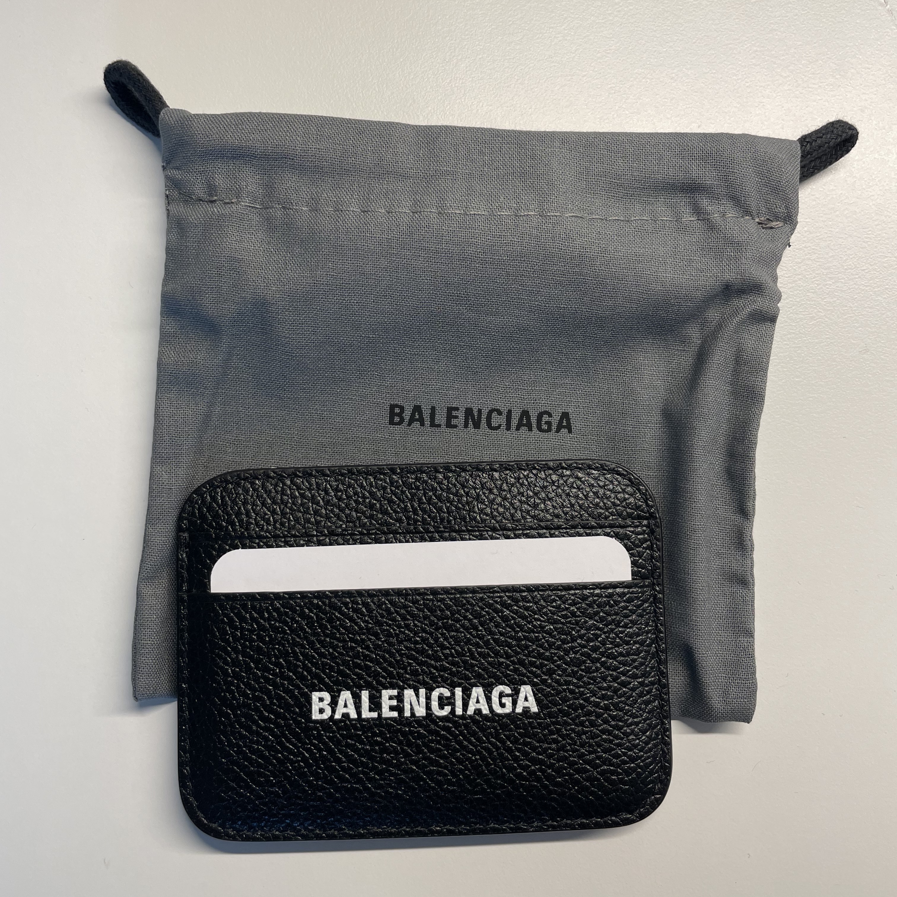 Balenciaga Grainy Leather Cash Card Holder Black 착용 스타일