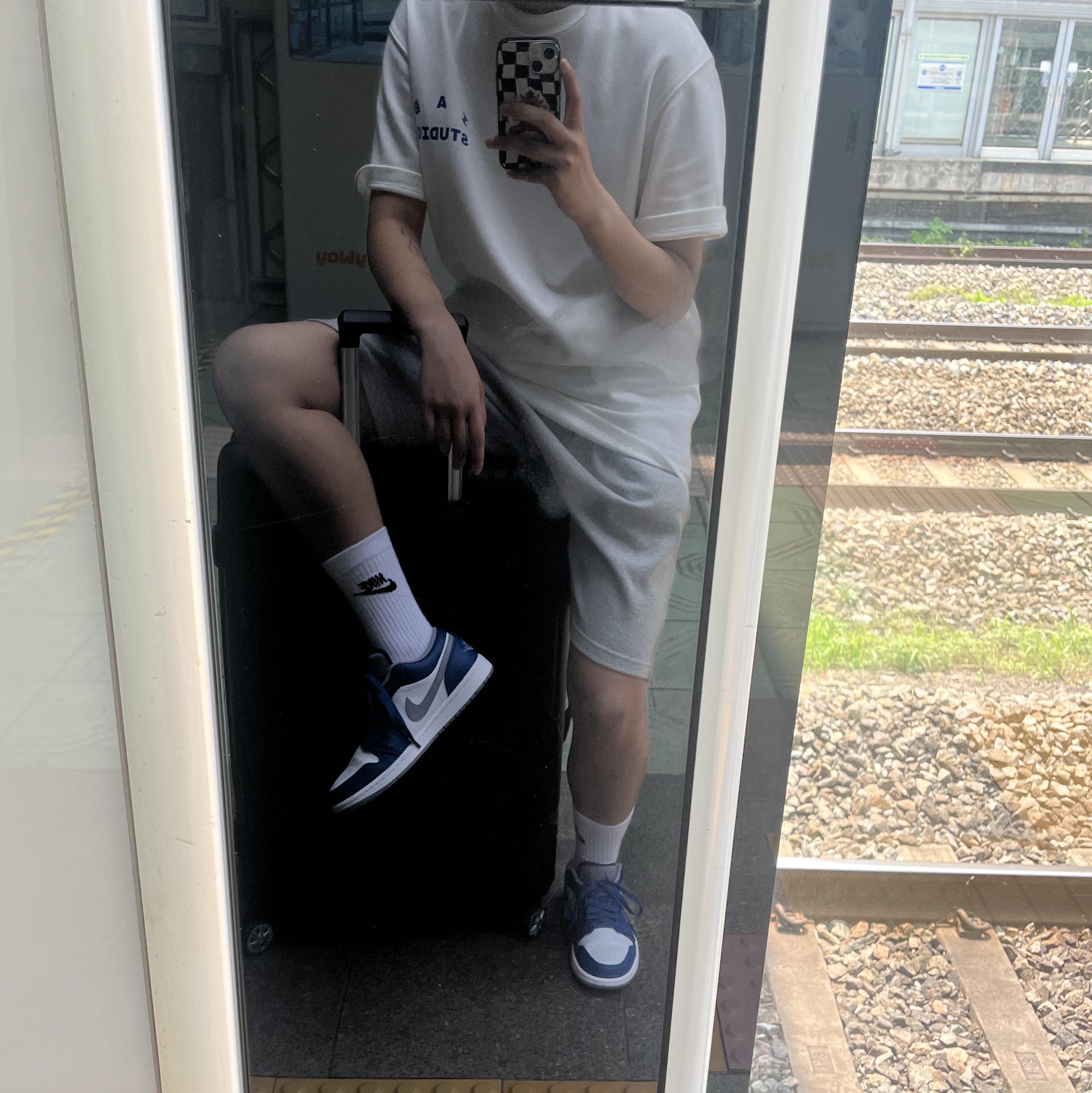IAB Studio 10th Anniversary T-Shirts Pack White & Black (2 Pack), Jordan 1 Low True Blue Cement Grey 착용 스타일