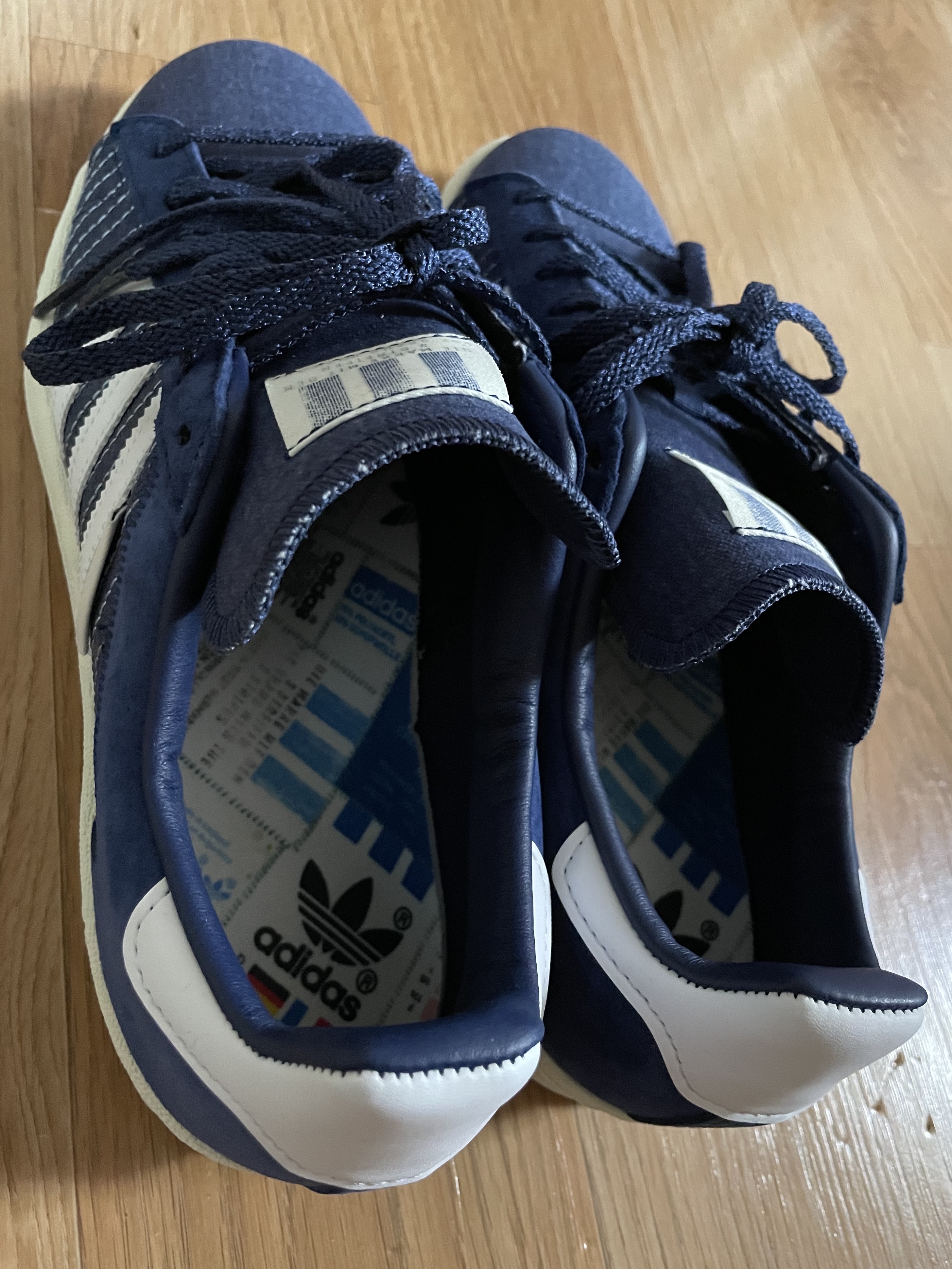 Adidas Campus 80s Dark Blue White 착용 스타일 - 2