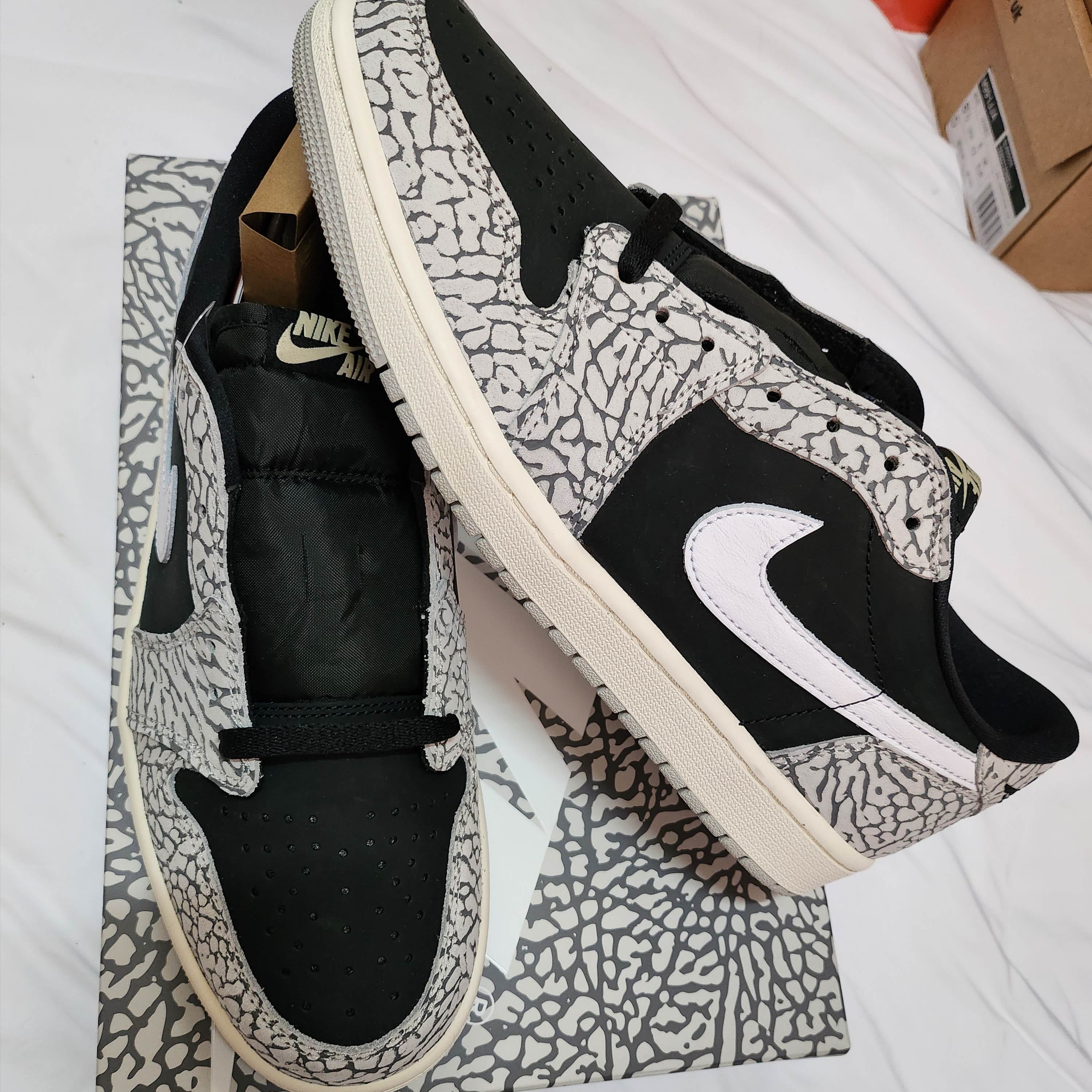 Jordan 1 Retro Low OG Black Cement 착용 스타일 - 1