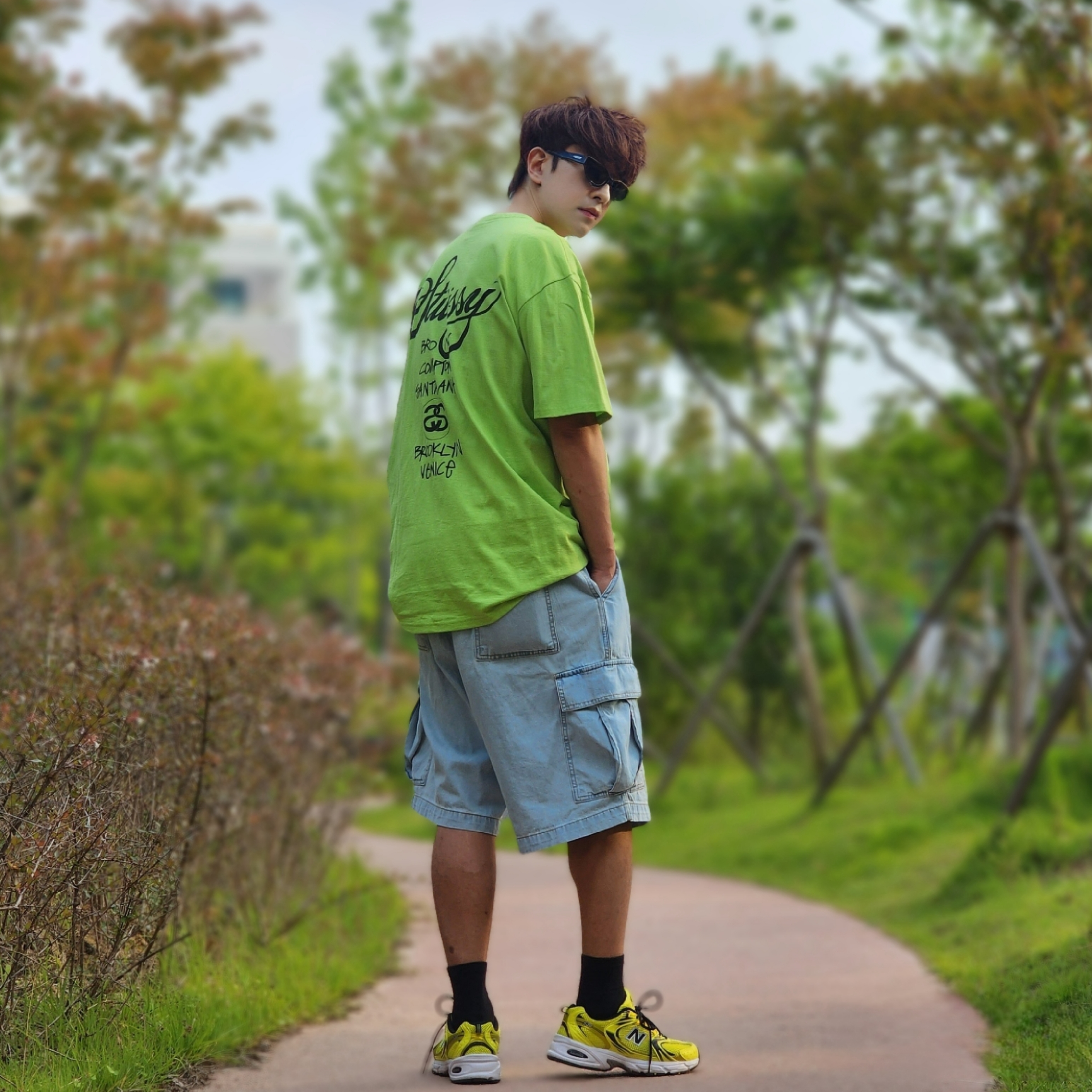 Stussy World Tour T-Shirt Tea 2023, New Balance 530 Yellow 착용 스타일 - 4