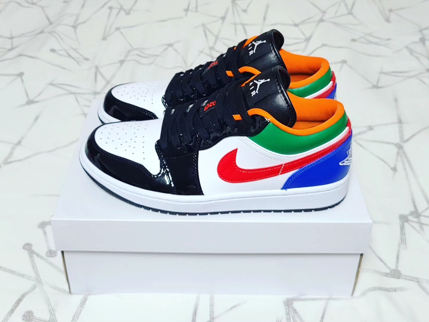 (W) Jordan 1 Low SE Multi-Color Black Toe 착용 스타일 - 2