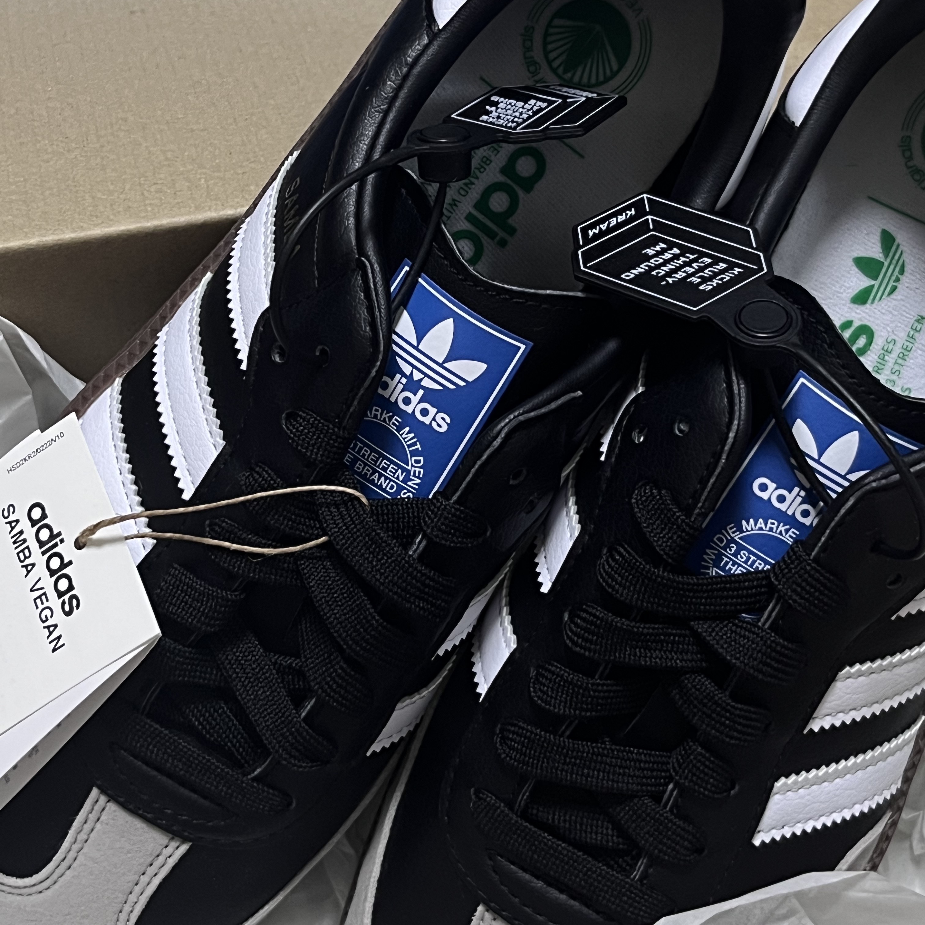 Adidas Samba Vegan Black White 착용 스타일