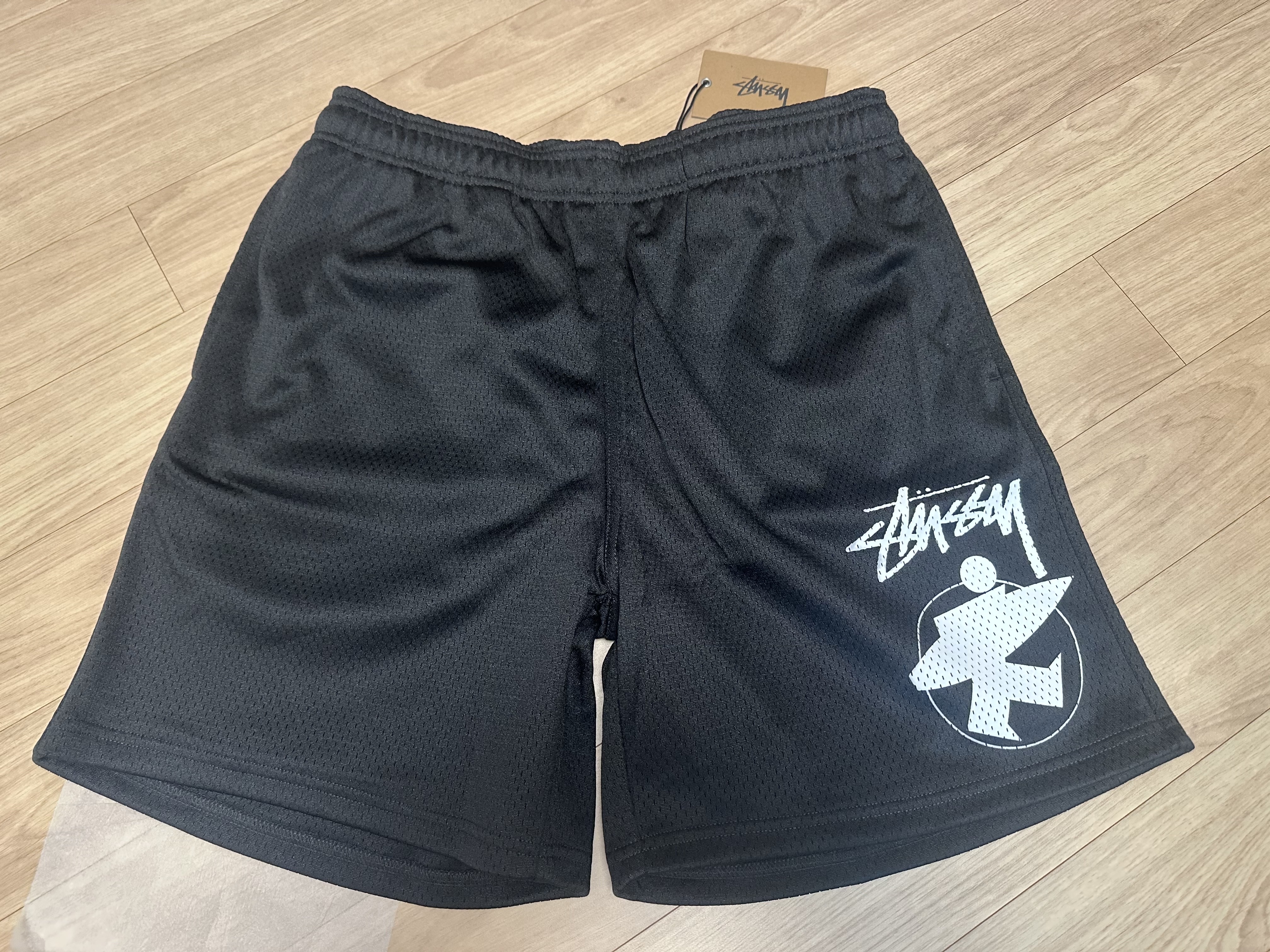 Stussy Surfman Mesh Shorts Black 착용 스타일 - 1