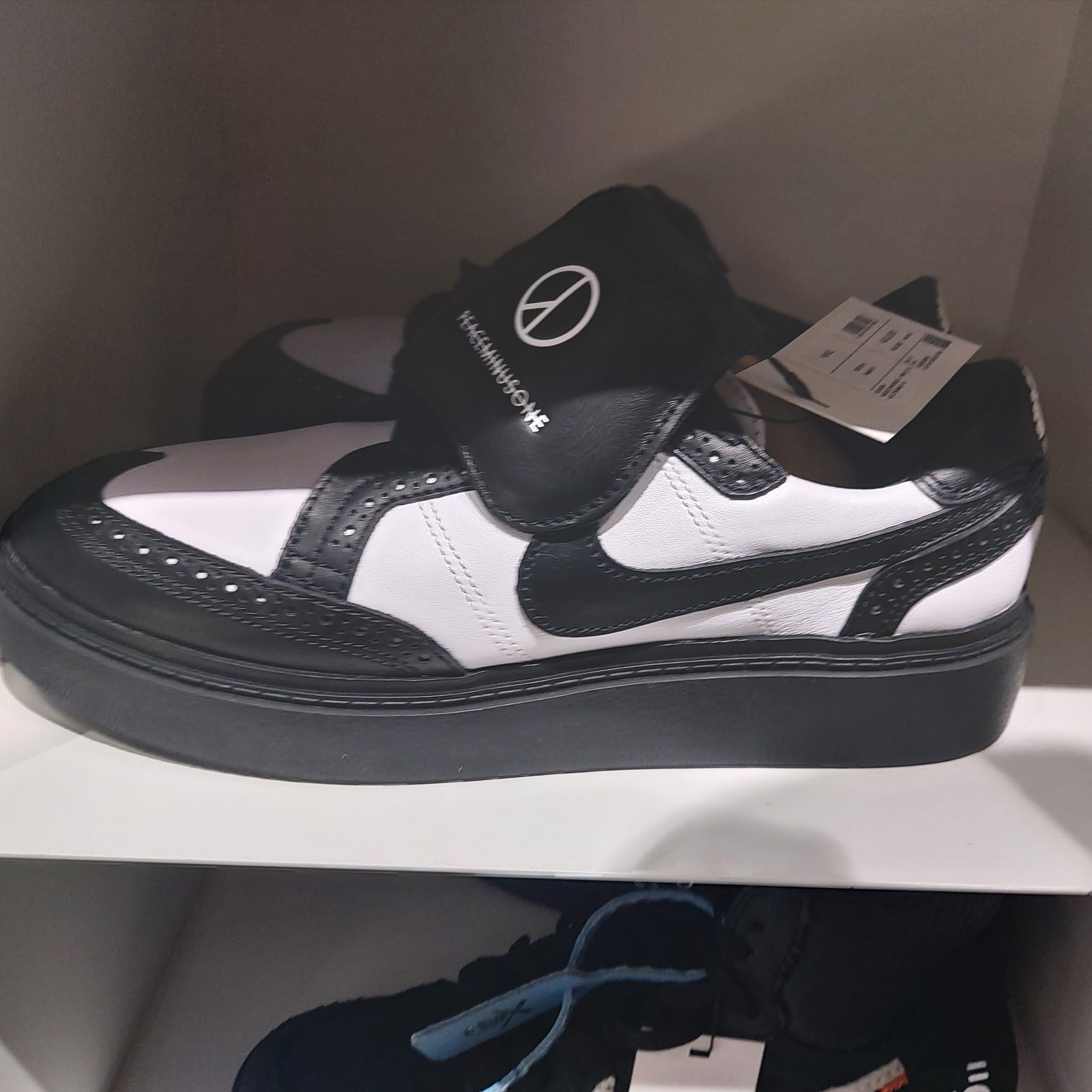 Jordan 1 x Off-White Retro High University Blue, Jordan 1 x Travis Scott Retro Low OG SP Sail and Ridgerock 착용 스타일 - 3