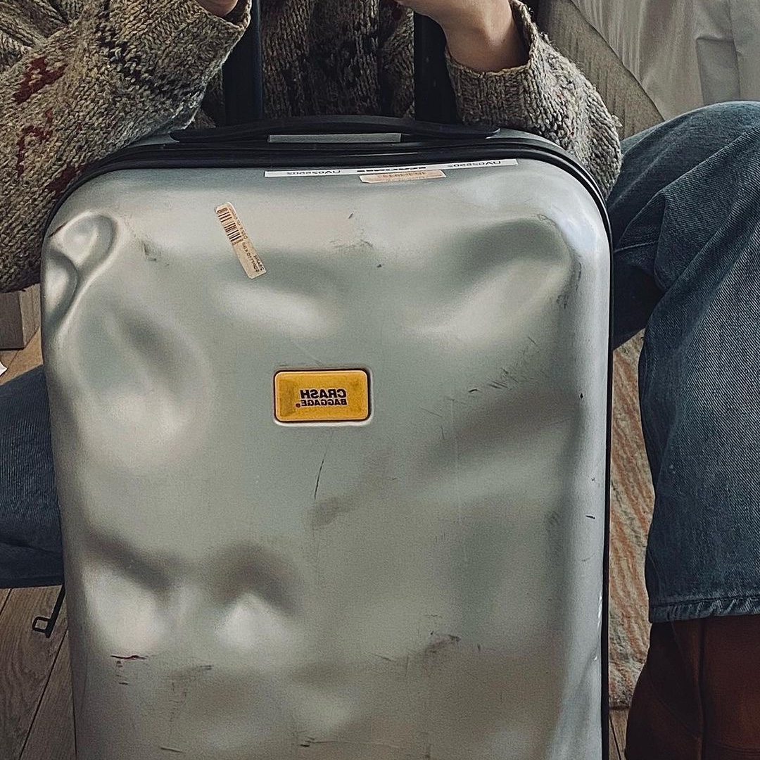 CRASH BAGGAGE Icon 21inch Silver 착용 스타일