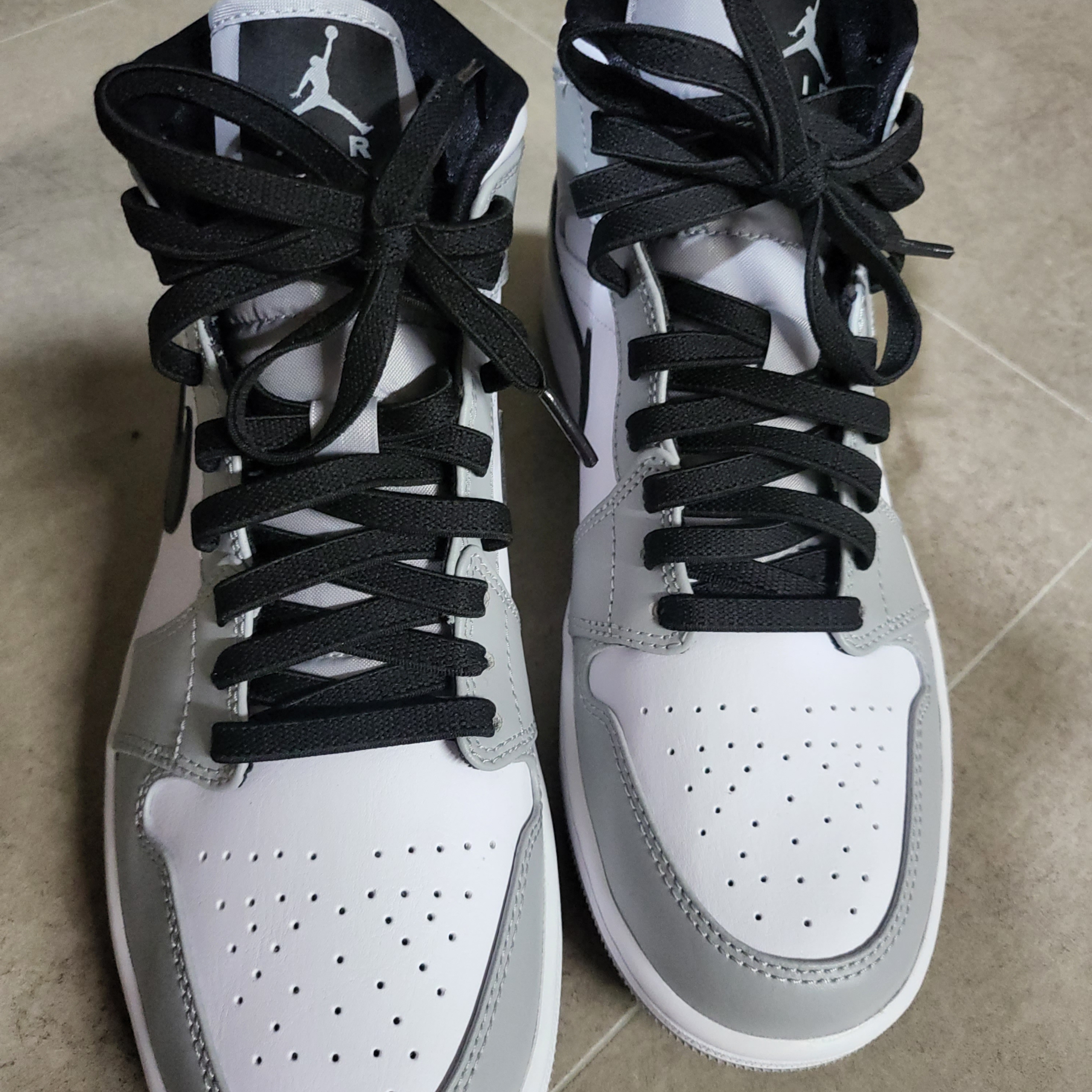Jordan 1 Mid Light Smoke Grey 착용 스타일