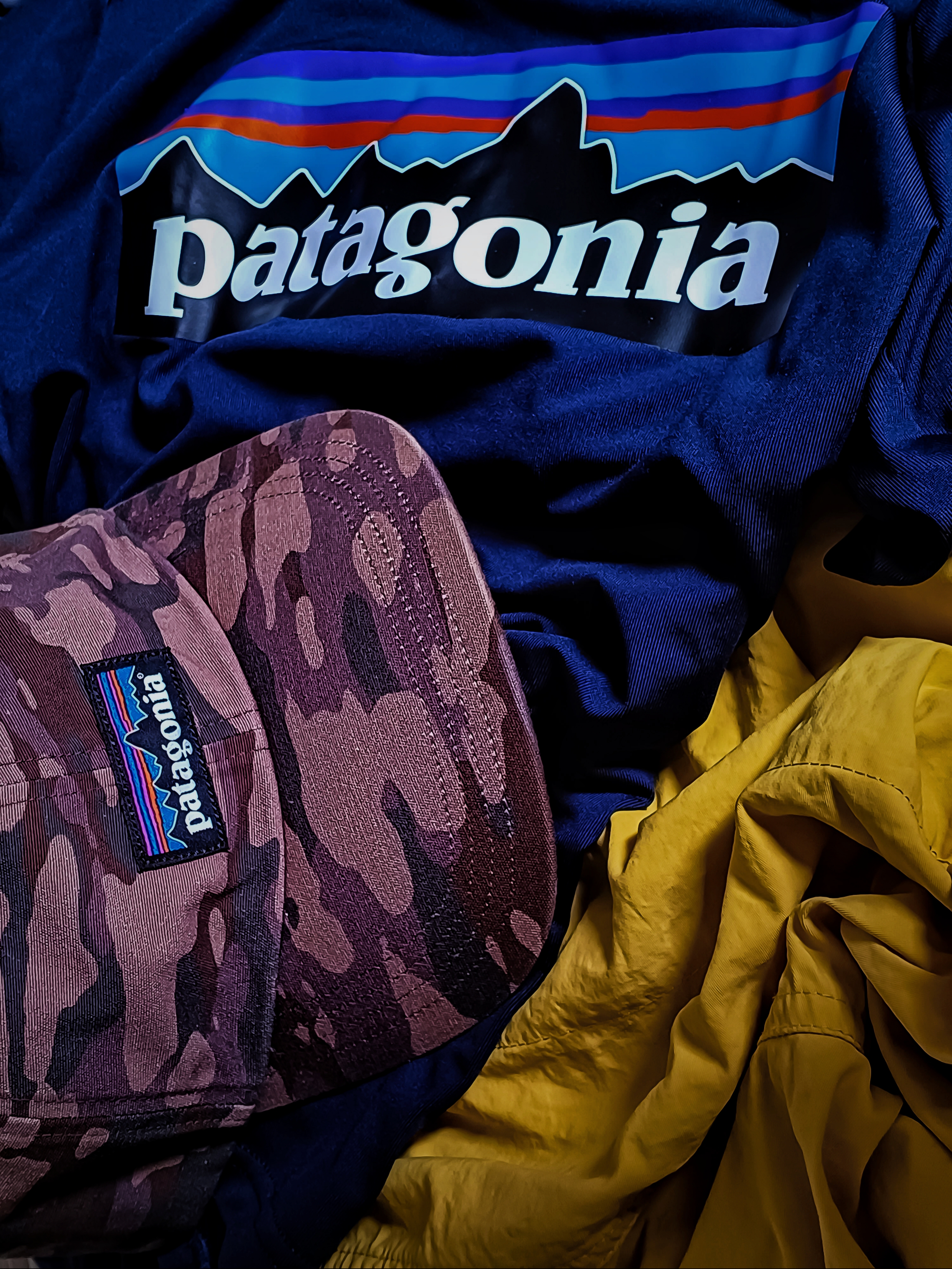 Patagonia P-6 Logo Responsibili-Tee S/S Classic Navy, (Kids) Patagonia Baggies Shorts 7 Inch Lined Shine Yellow 착용 스타일
