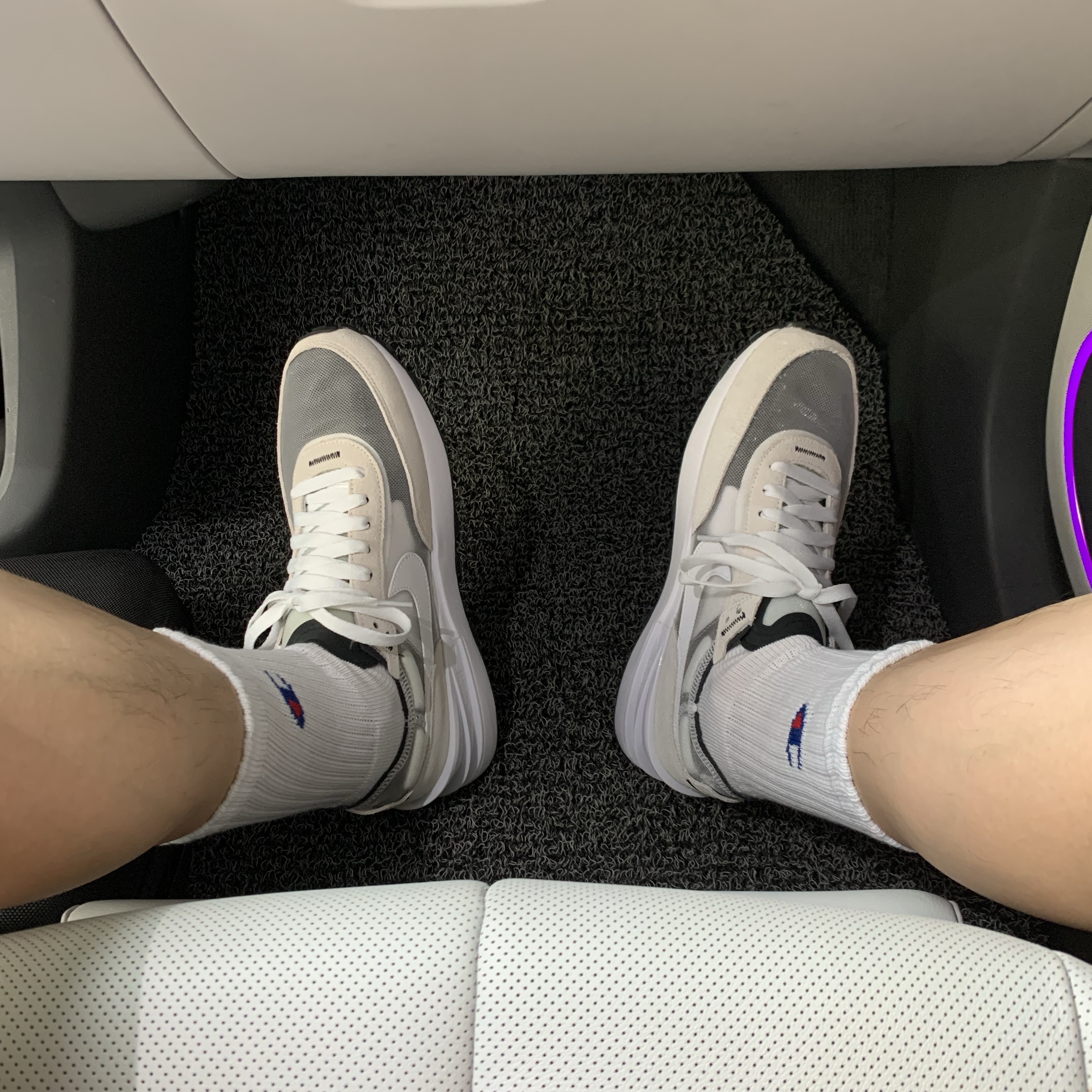 Nike Waffle One Infinite Lilac 착용 스타일