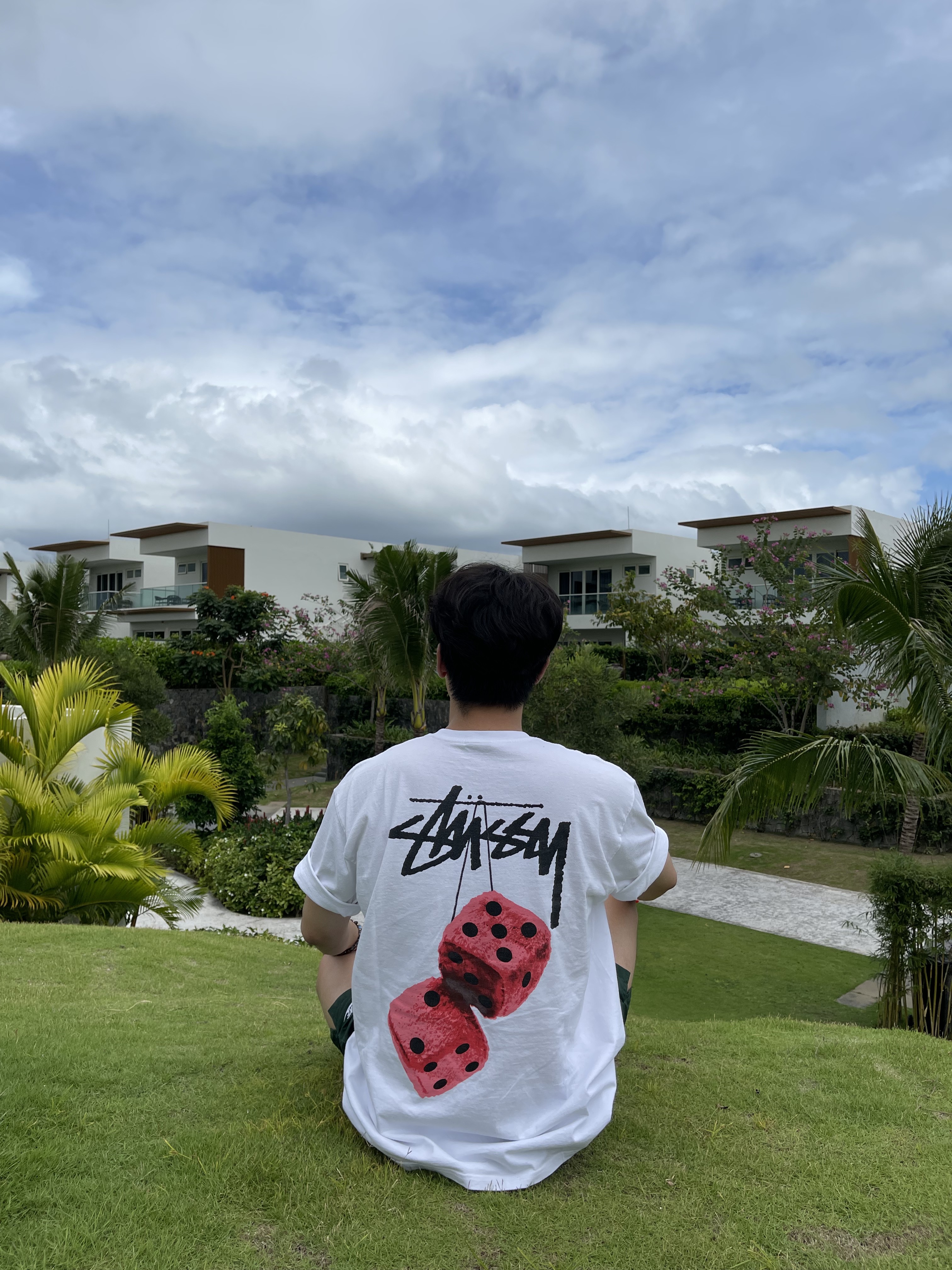 Stussy Fuzzy Dice T-Shirt White 착용 스타일