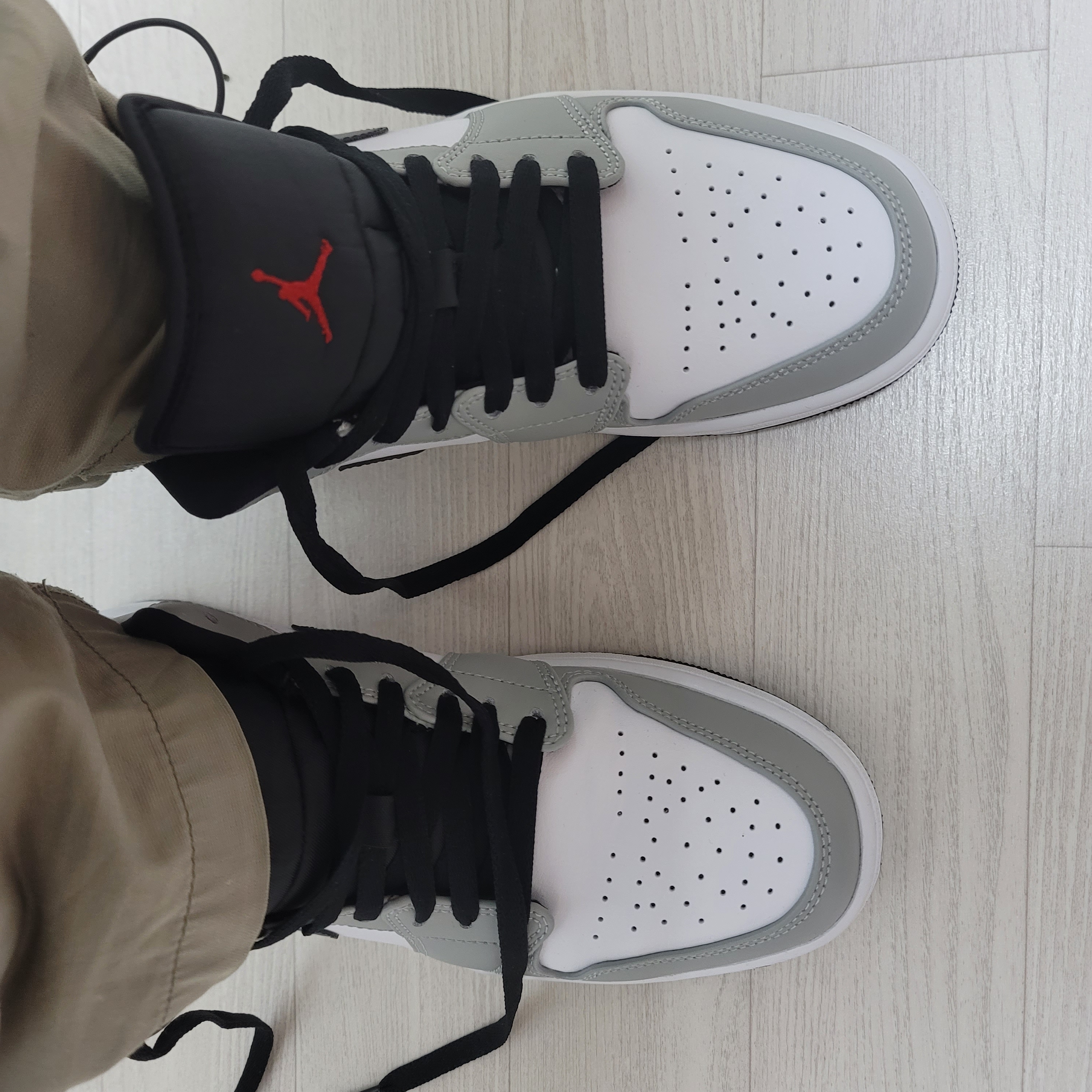 Jordan 1 Low Light Smoke Grey 착용 스타일 - 3