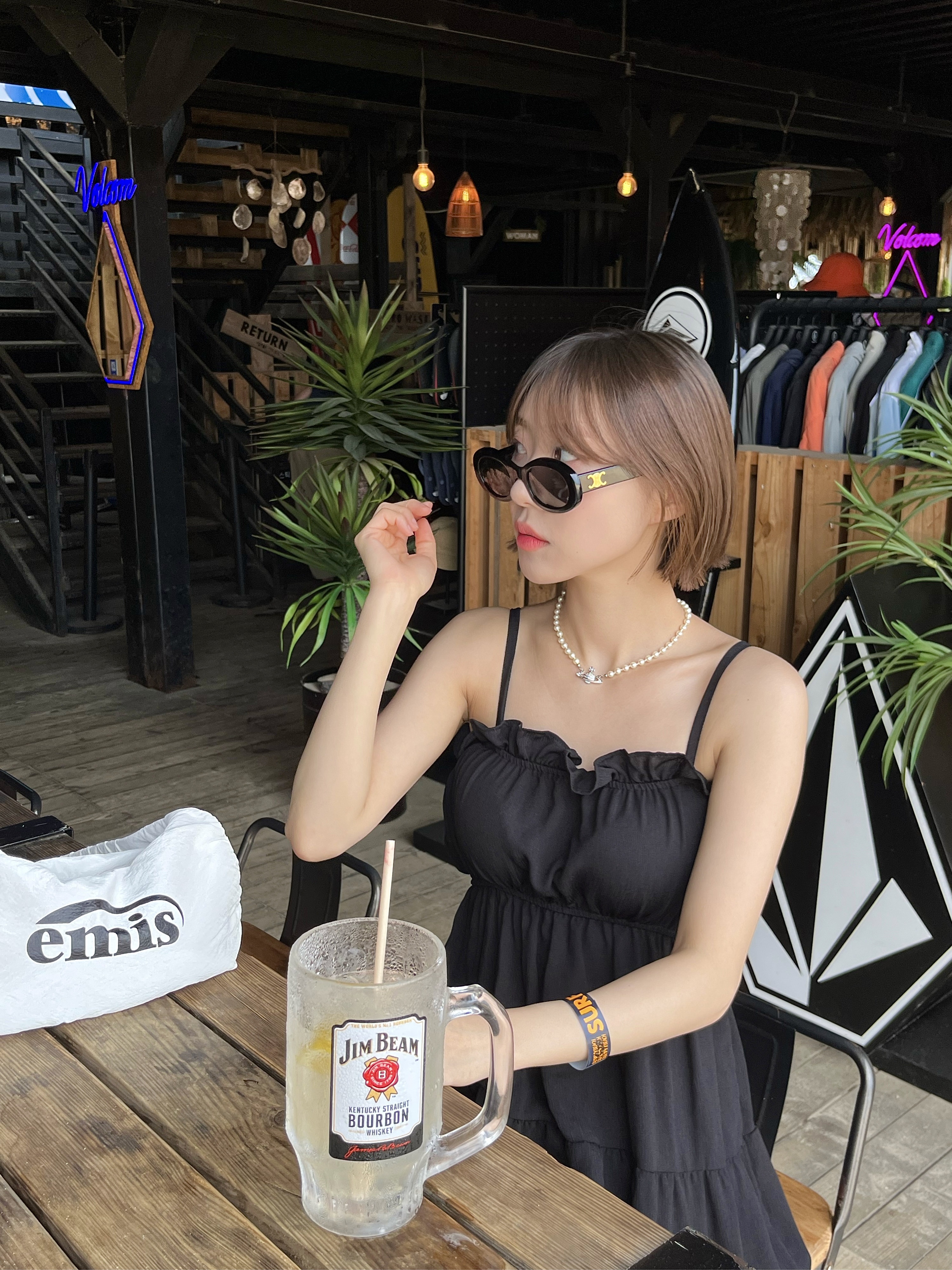 (W) Celine Triomphe 01 Sunglasses in Acetate Black, Vivienne Westwood Mini Bas Relief Choker Silver 착용 스타일 - 1