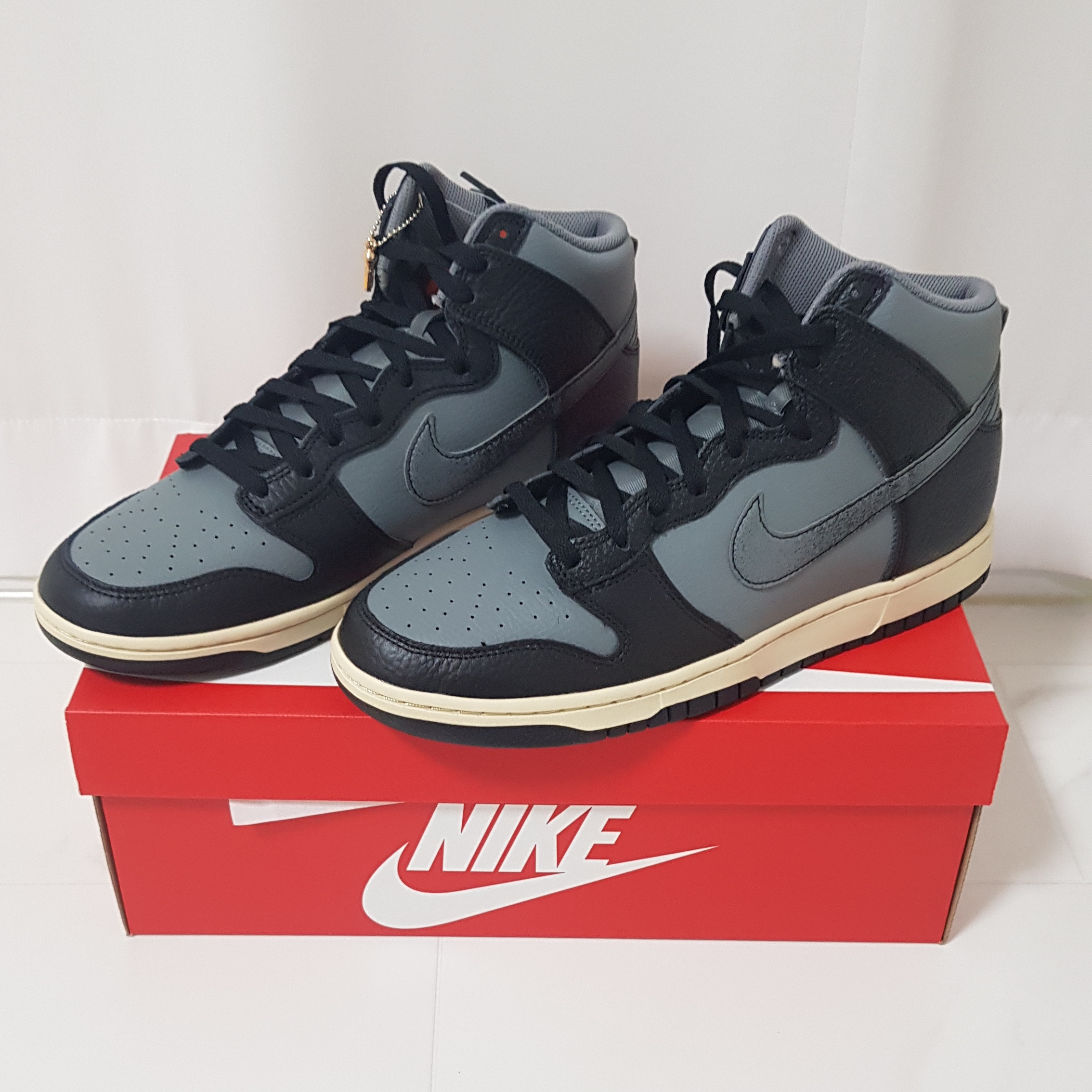 Nike Dunk High Retro PRM Smoke Grey and Black 착용 스타일 - 3