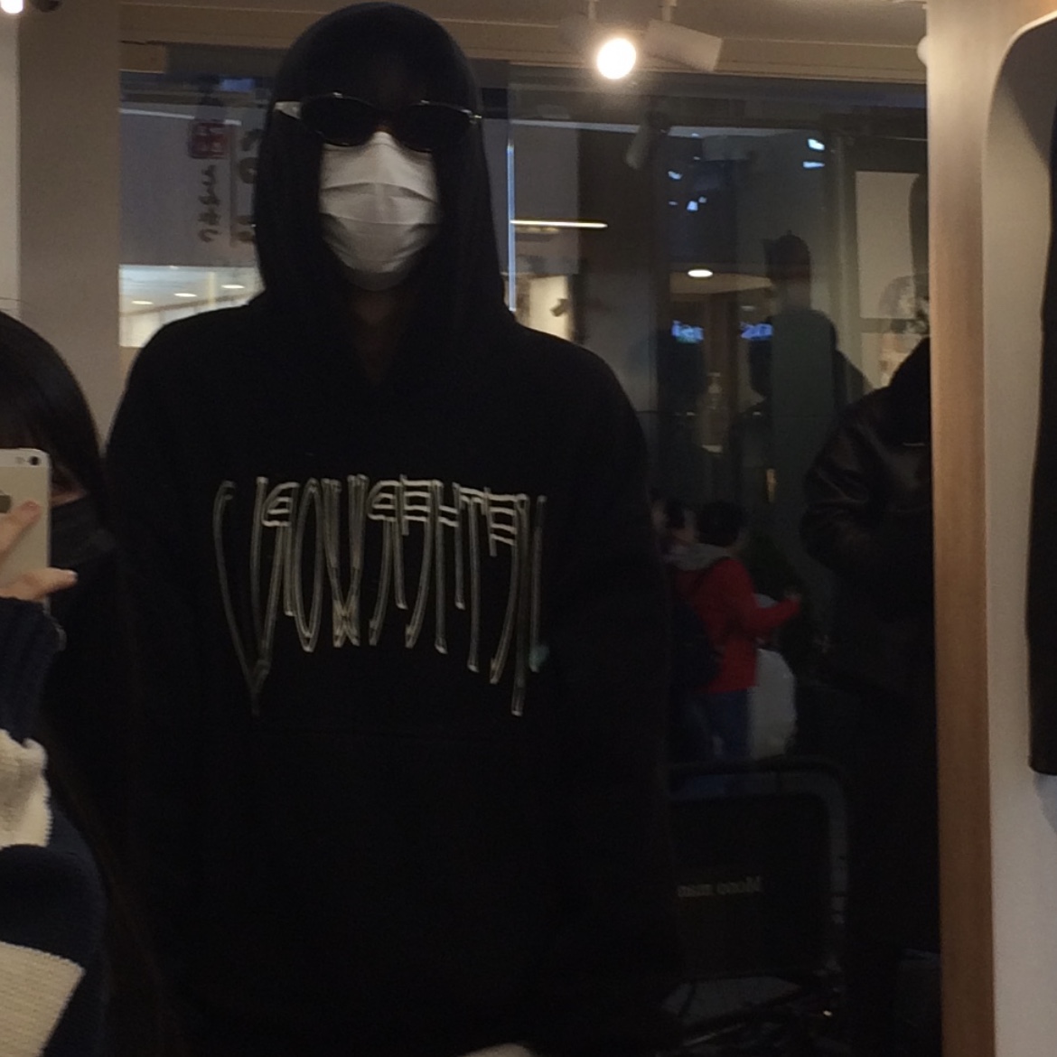 Gentle Monster x Maison Margiela MM004 Black Black, Hoka Bondi 7 Black - Wide 착용 스타일 - 1