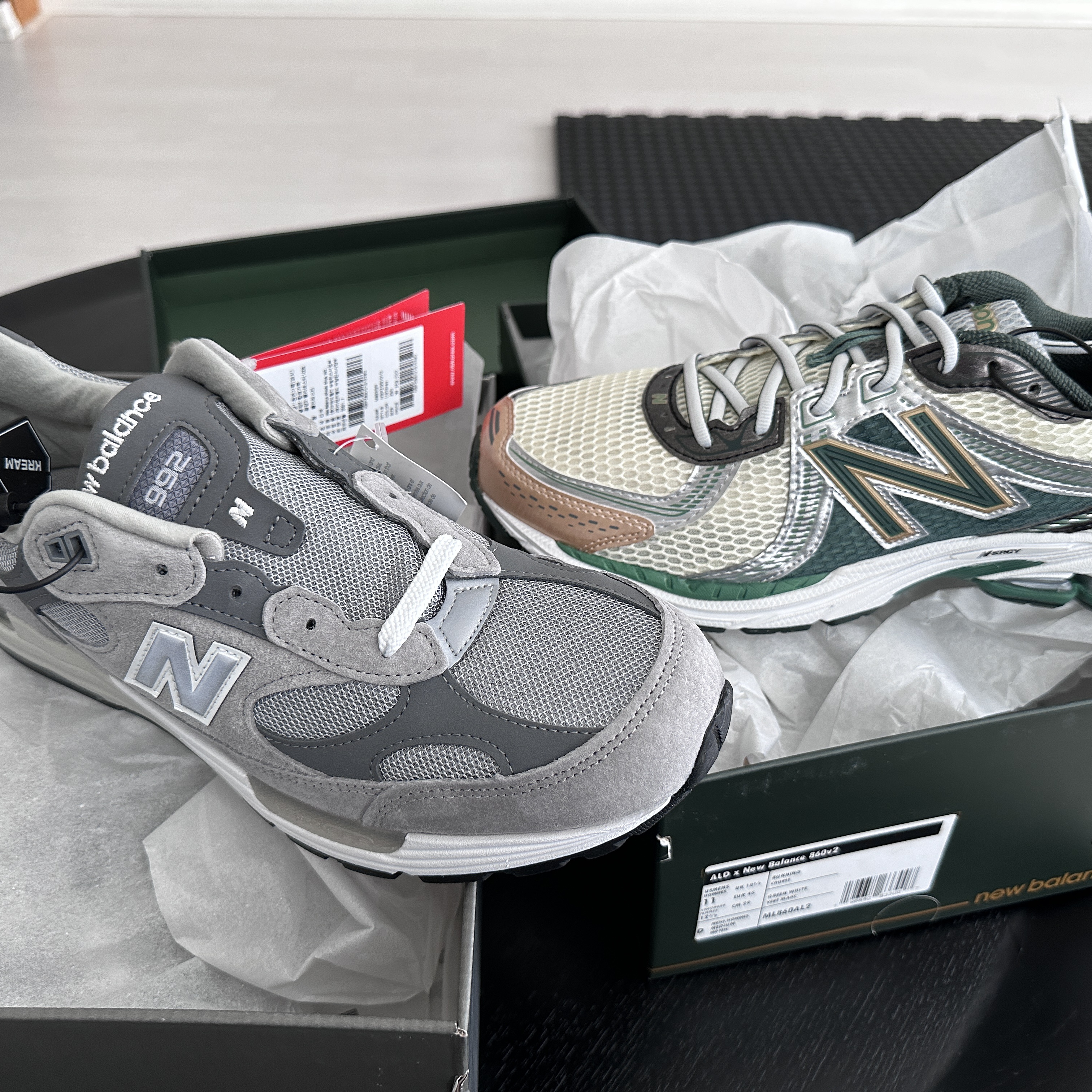 New Balance x Aime Leon Dore 860v2 Green, New Balance 992 Made in USA Grey - D Standard 착용 스타일