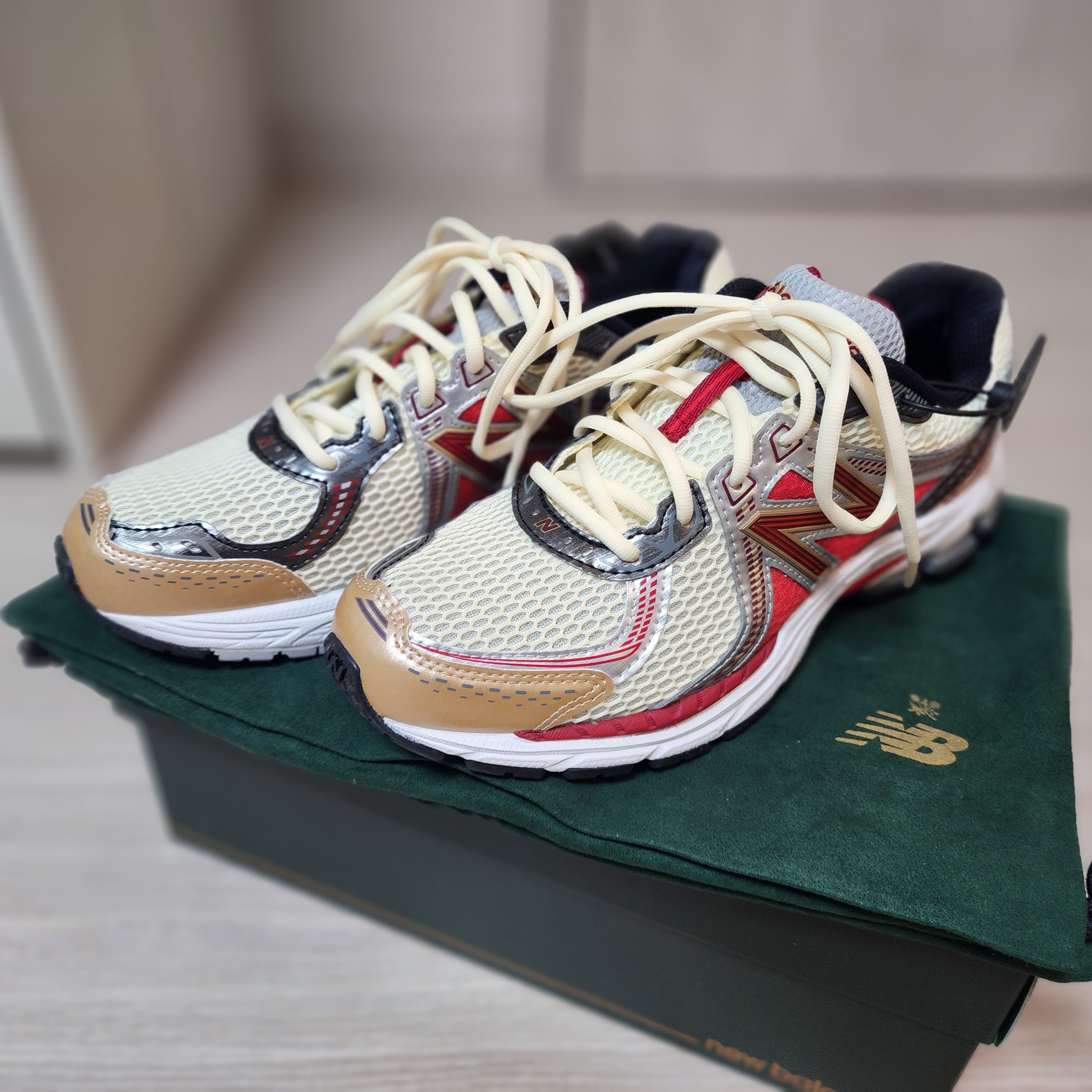 New Balance x Aime Leon Dore 860v2 Red 착용 스타일