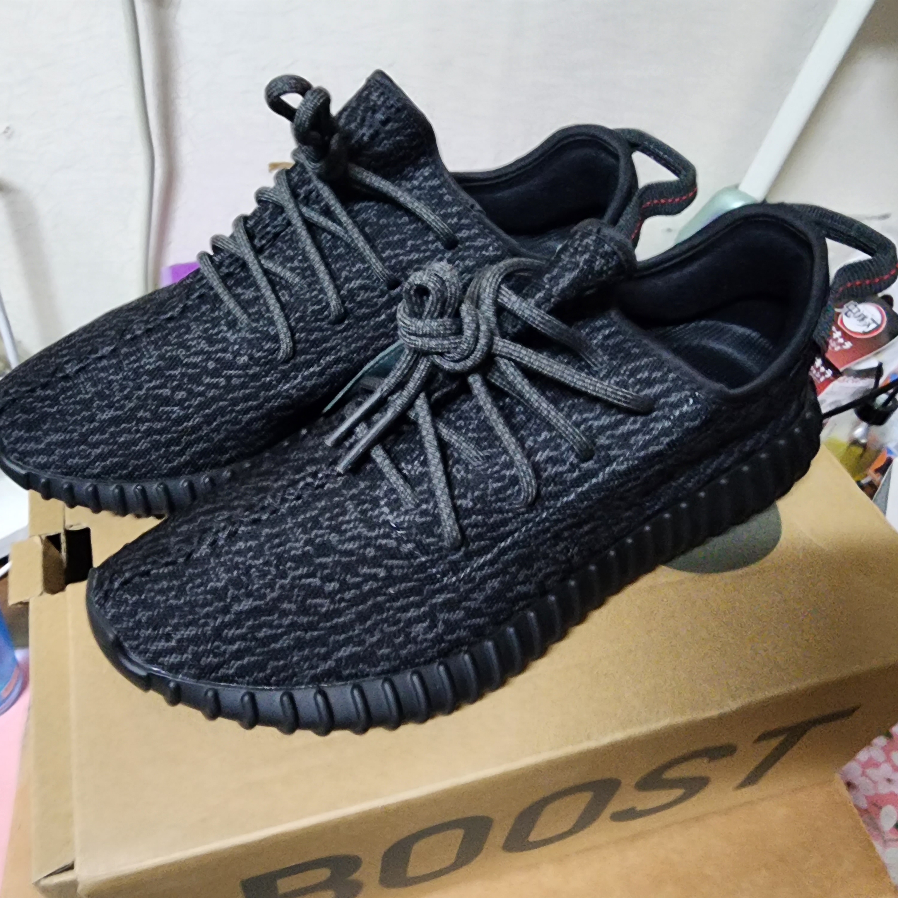 Adidas Yeezy Boost 350 Pirate Black 2023 착용 스타일