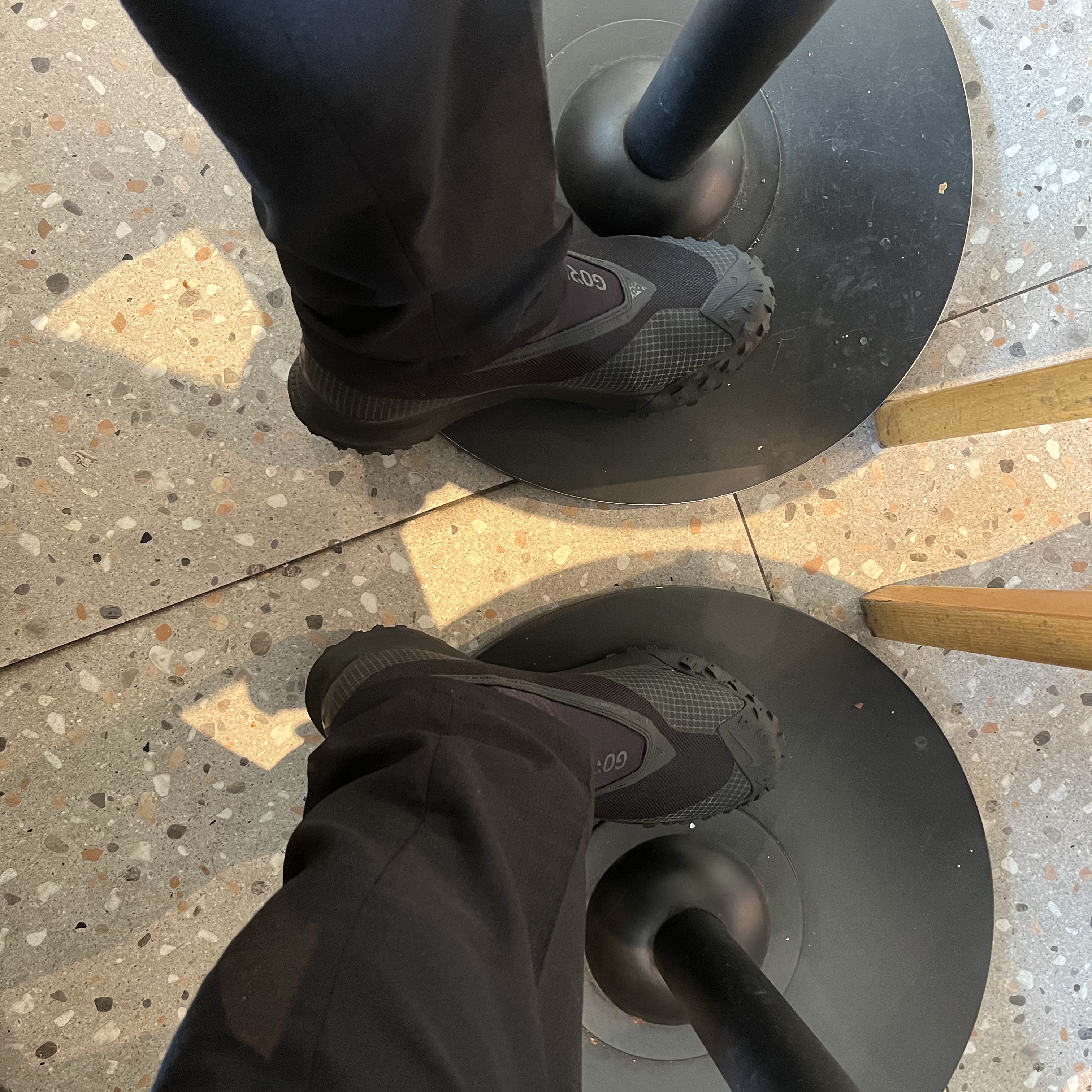 Nike ACG Mountain Fly Gore-Tex Black and Dark Grey 착용 스타일